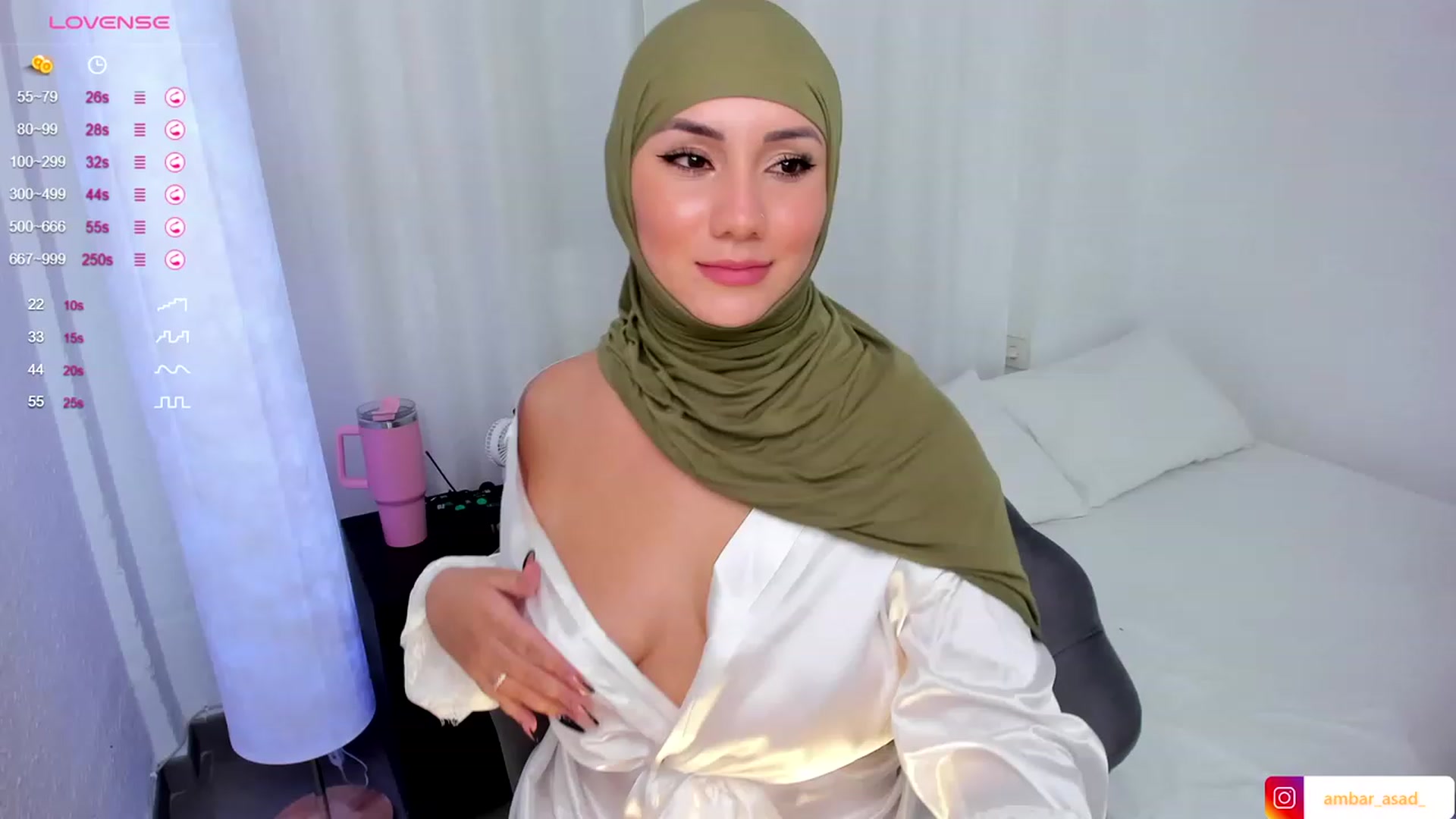 Gallery image thumbnail from ambarasad's myfreecams stream on, 10/17/2023, 20:25 image 10 of 20
