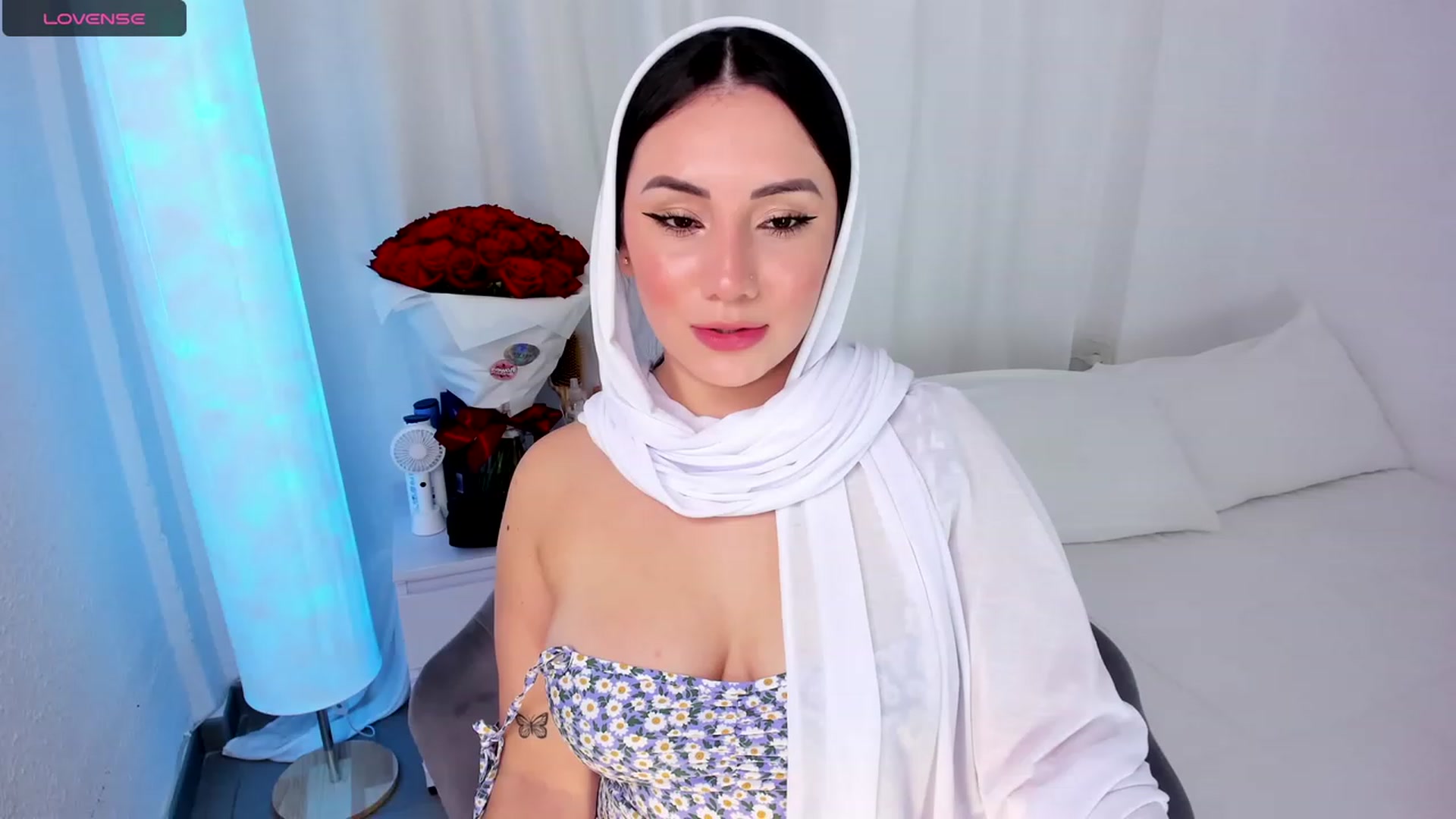 Gallery image thumbnail from ambarasad's myfreecams stream on, 11/08/2023, 19:08 image 1 of 20