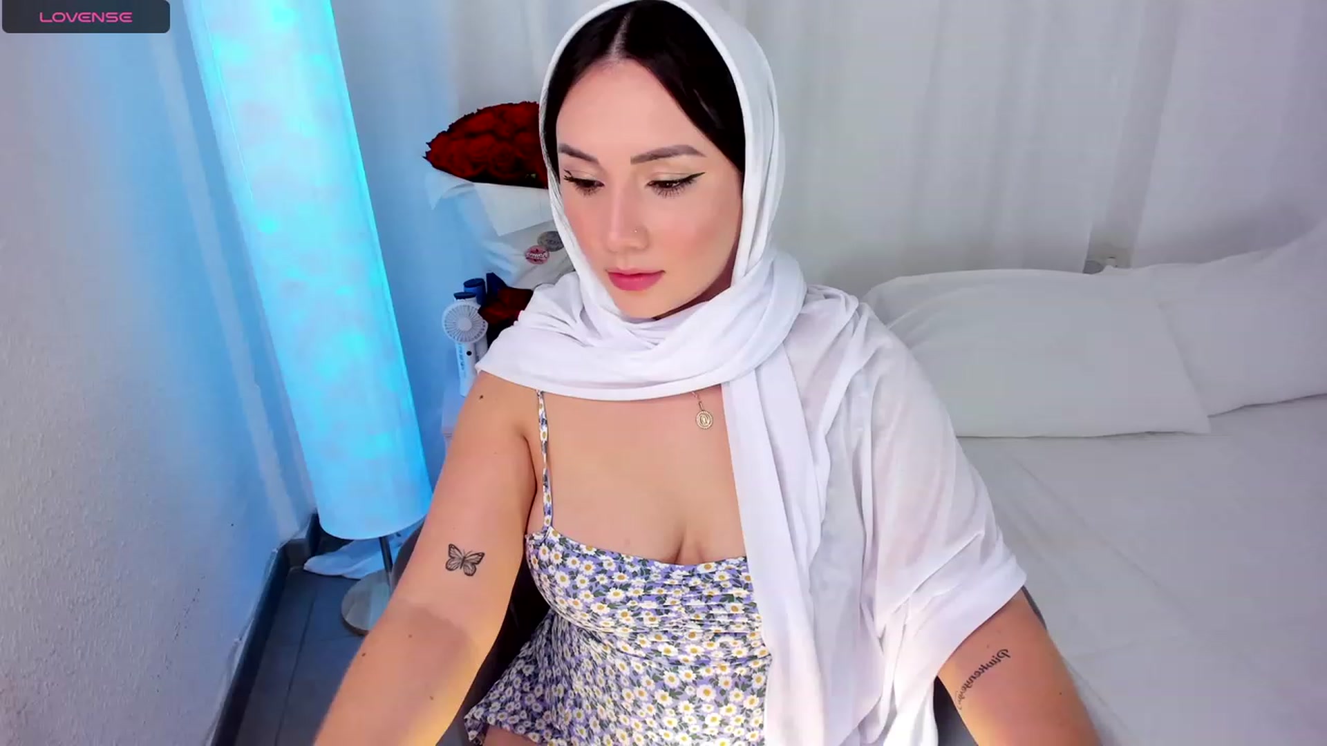 Gallery image thumbnail from ambarasad's myfreecams stream on, 11/08/2023, 19:08 image 10 of 20