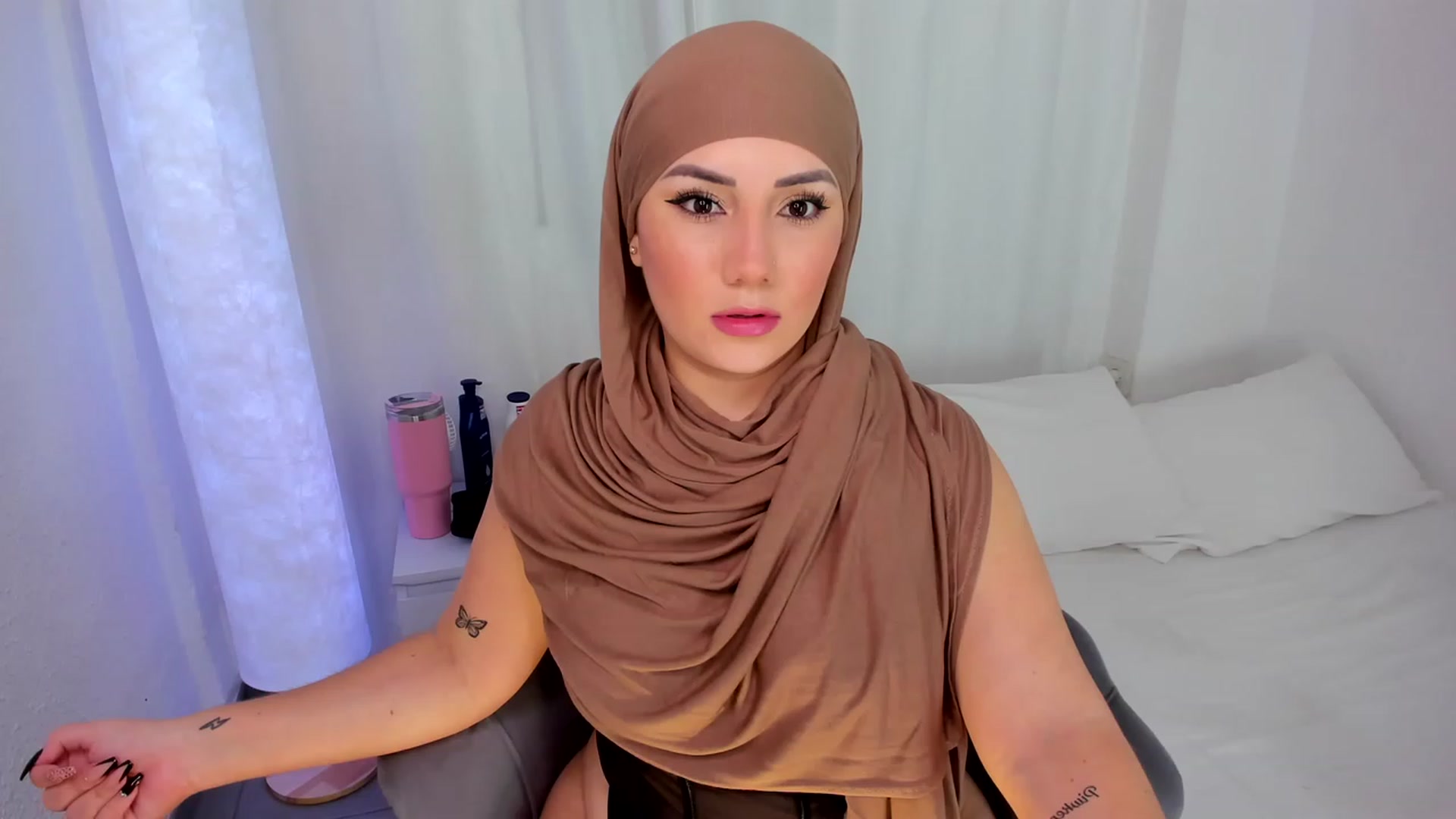 Gallery image thumbnail from ambarasad's myfreecams stream on, 11/24/2023, 16:42 image 5 of 20