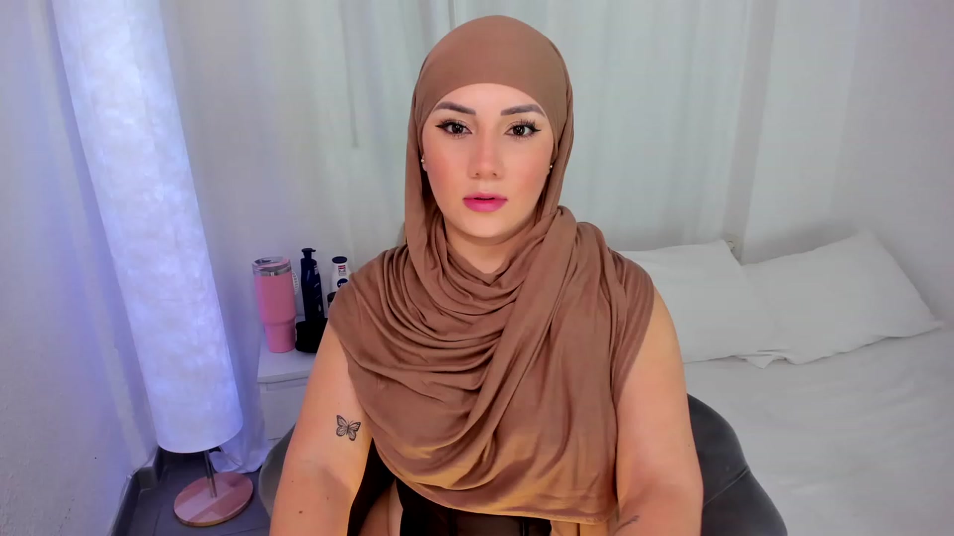 Gallery image thumbnail from ambarasad's myfreecams stream on, 11/24/2023, 16:42 image 4 of 20