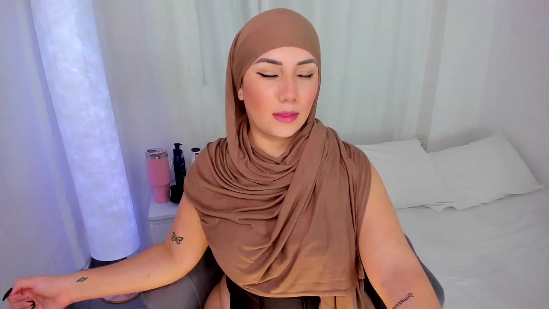 Gallery image thumbnail from ambarasad's myfreecams stream on, 11/24/2023, 16:42 image 7 of 20