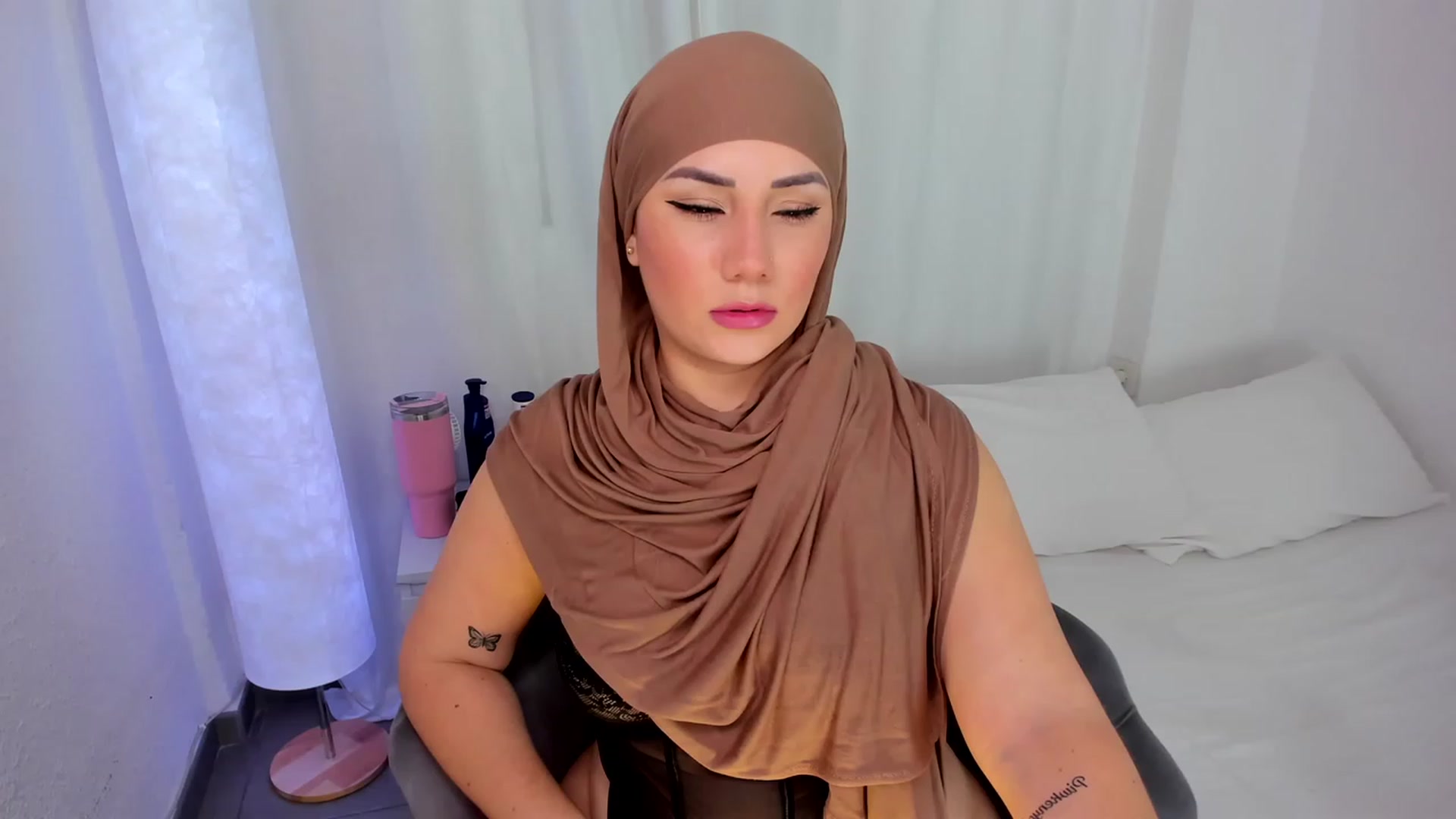 Gallery image thumbnail from ambarasad's myfreecams stream on, 11/24/2023, 16:42 image 14 of 20