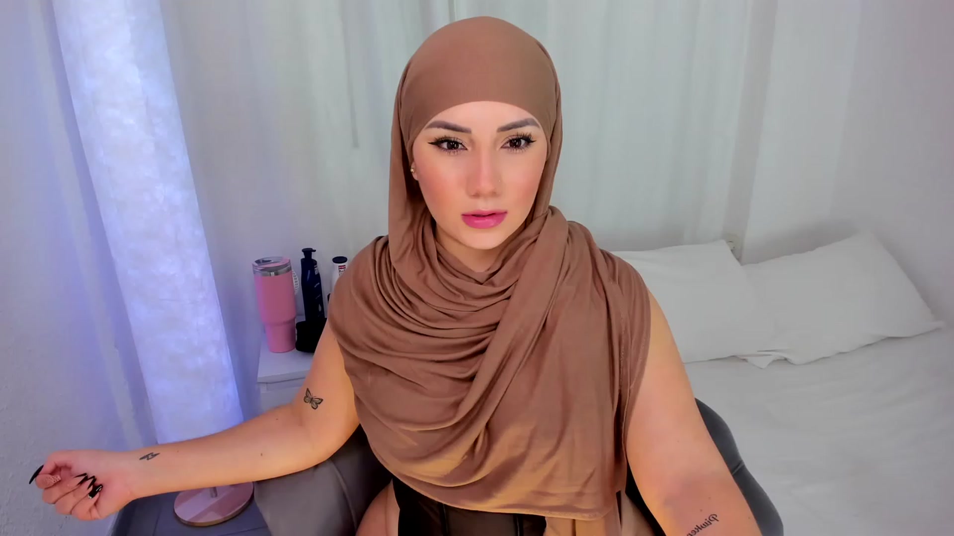 Gallery image thumbnail from ambarasad's myfreecams stream on, 11/24/2023, 16:42 image 6 of 20