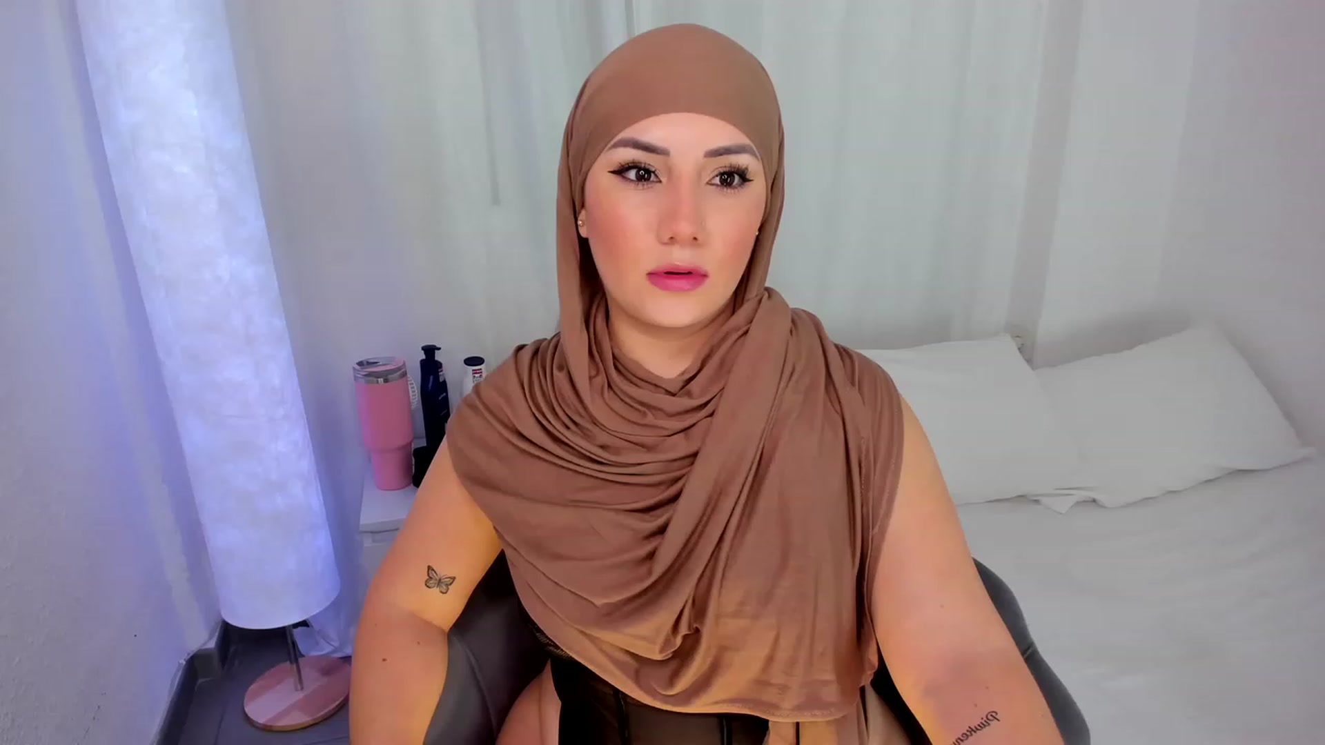 Gallery image thumbnail from ambarasad's myfreecams stream on, 11/24/2023, 16:42 image 9 of 20