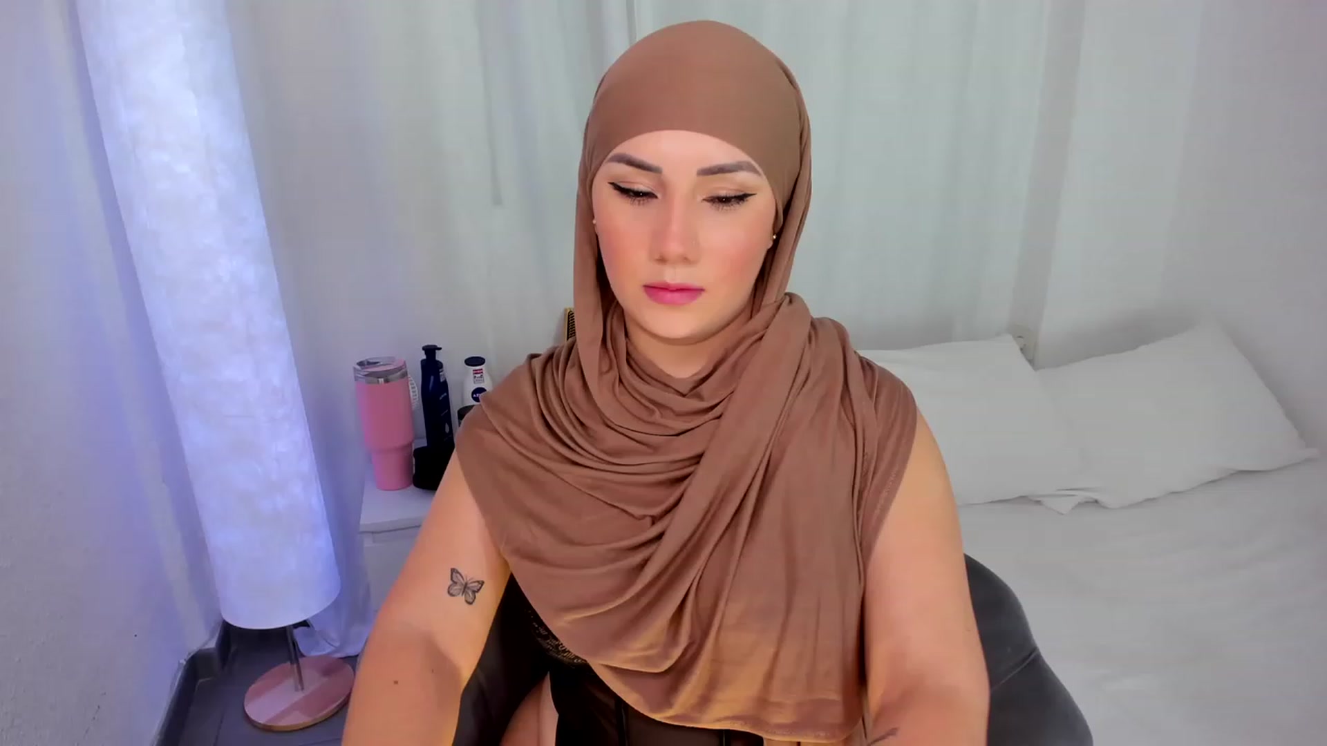 Gallery image thumbnail from ambarasad's myfreecams stream on, 11/24/2023, 16:42 image 17 of 20