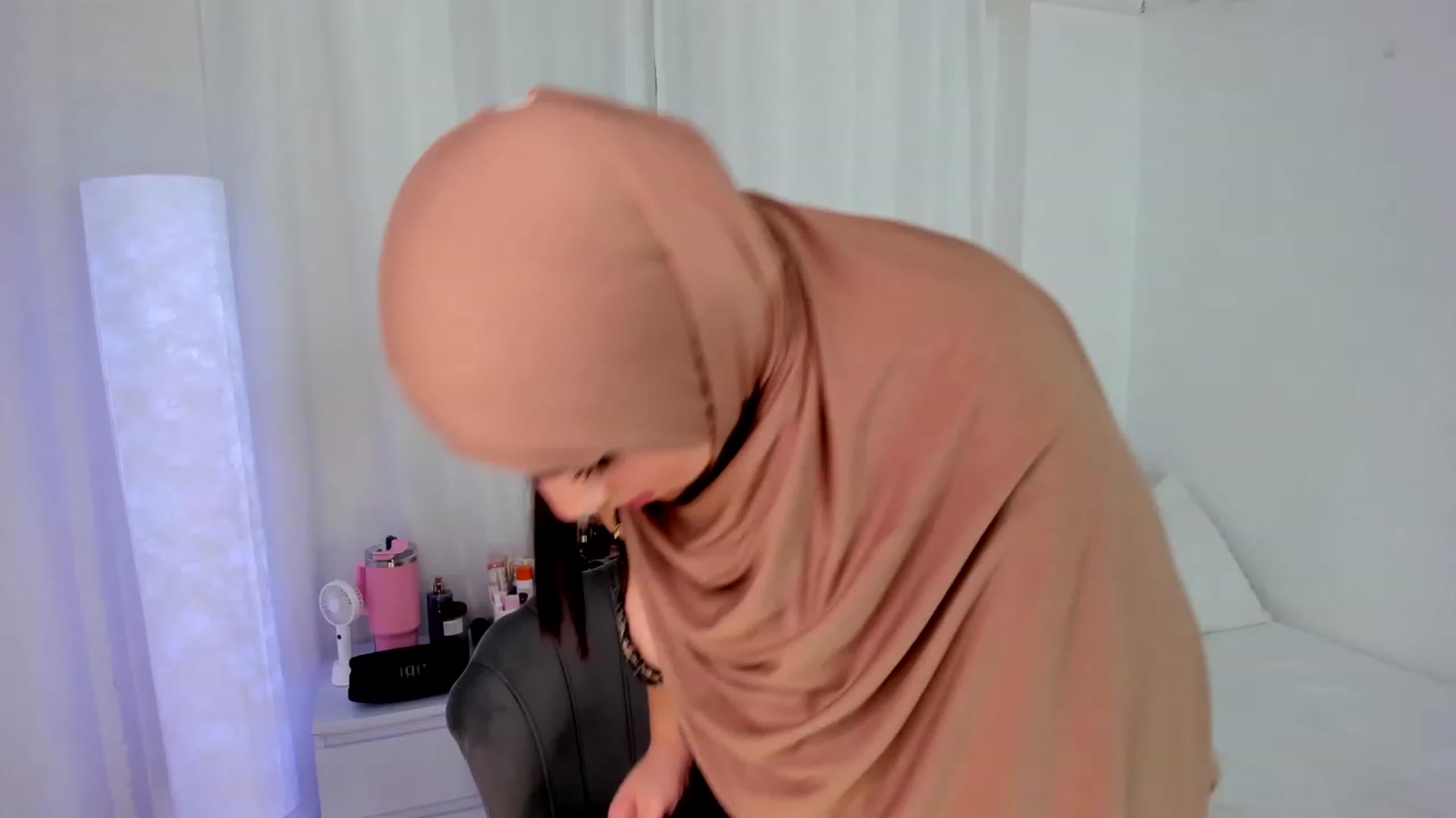 Gallery image thumbnail from ambarasad's myfreecams stream on, 11/28/2023, 16:43 image 20 of 20