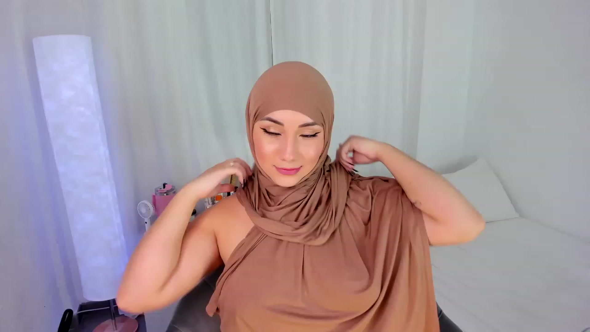 Gallery image thumbnail from ambarasad's myfreecams stream on, 11/28/2023, 16:43 image 15 of 20