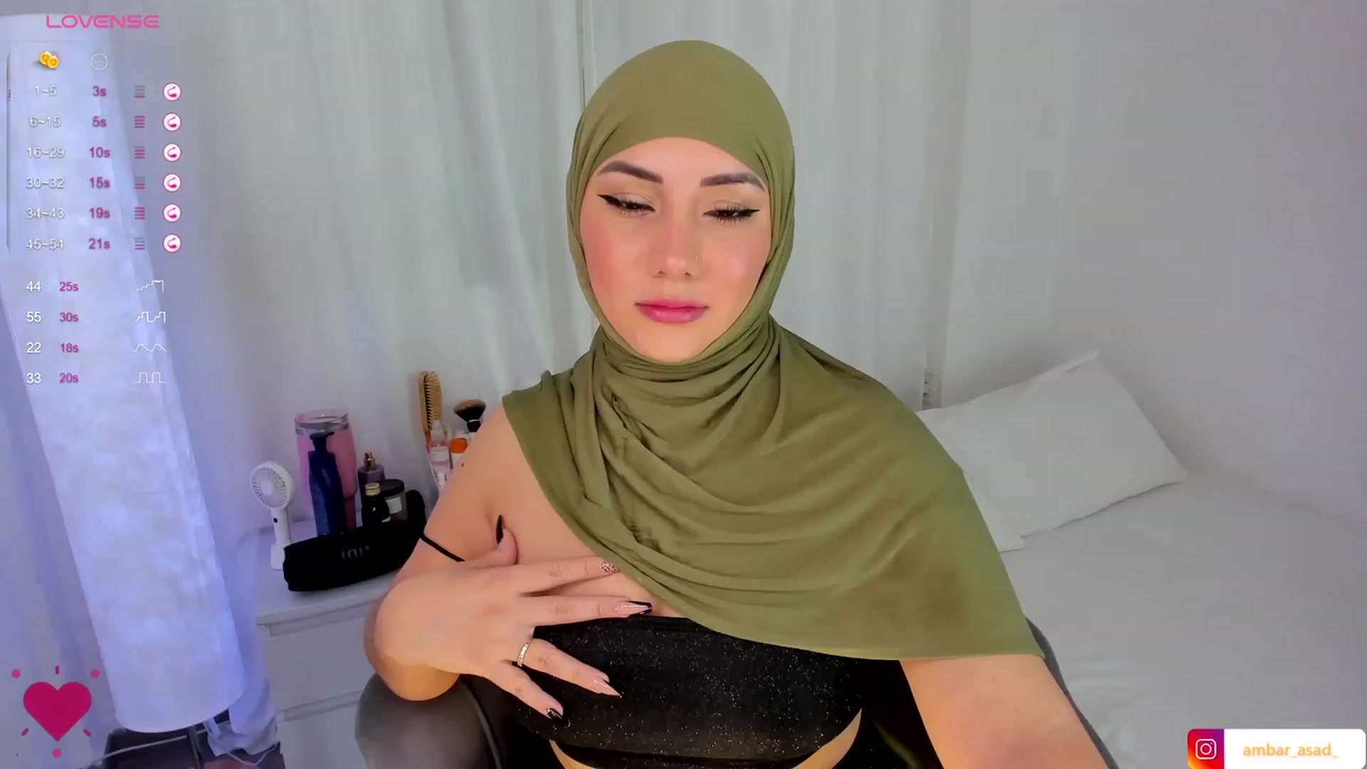 Gallery image thumbnail from ambarasad's myfreecams stream on, 11/29/2023, 15:39 image 6 of 20