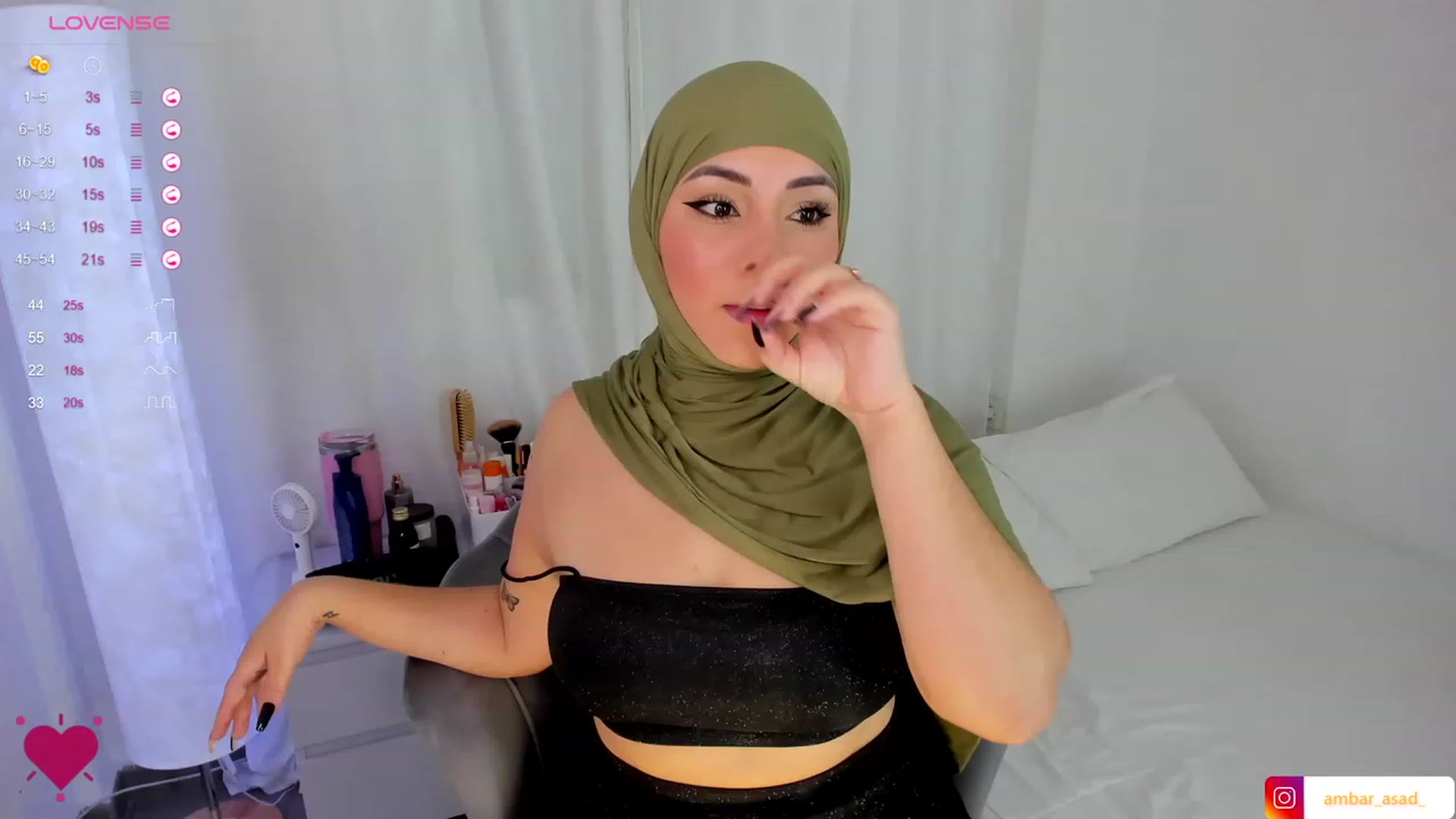 Gallery image thumbnail from ambarasad's myfreecams stream on, 11/29/2023, 15:39 image 5 of 20