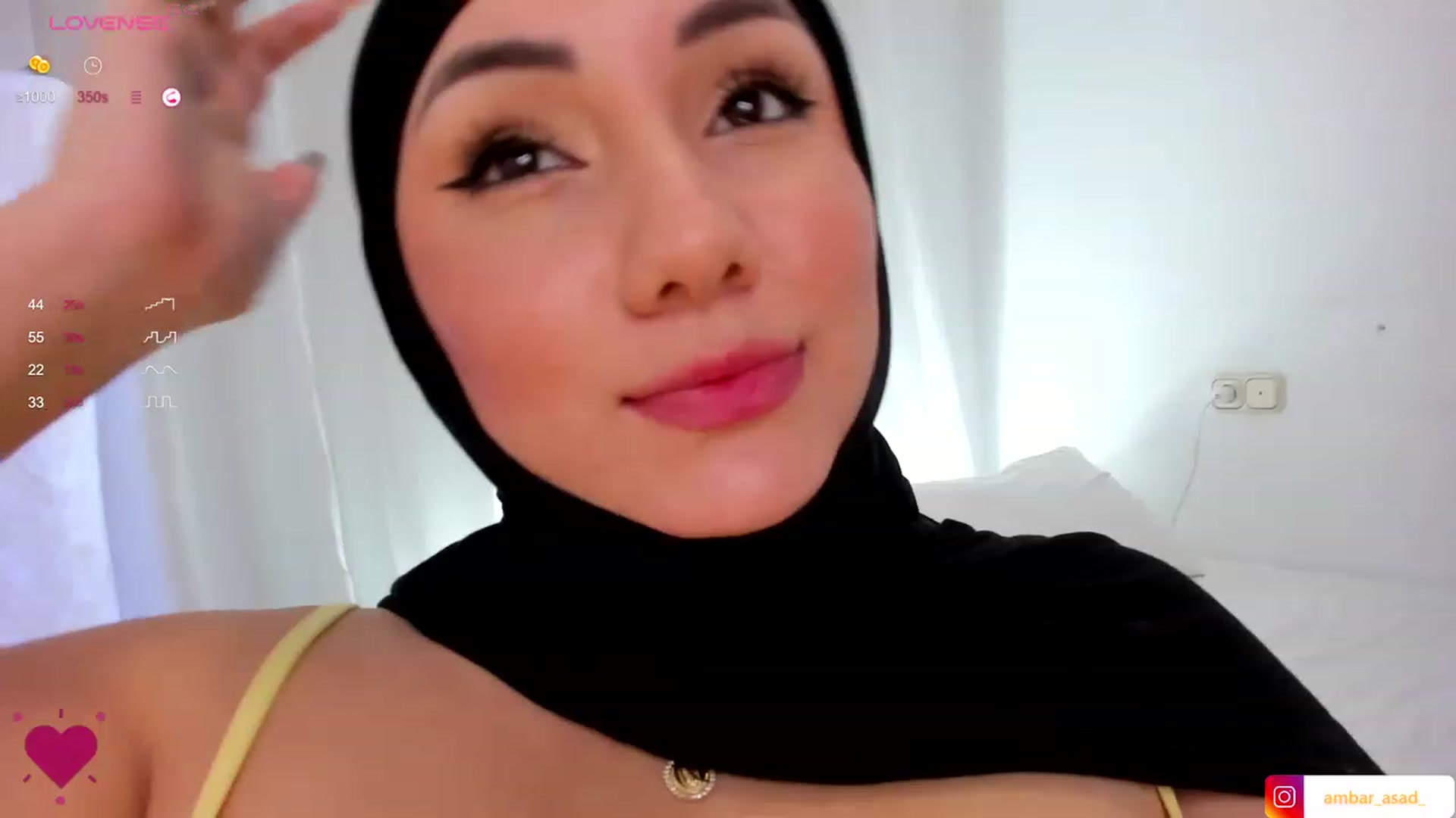 Gallery image thumbnail from ambarasad's myfreecams stream on, 12/07/2023, 19:45 image 12 of 20