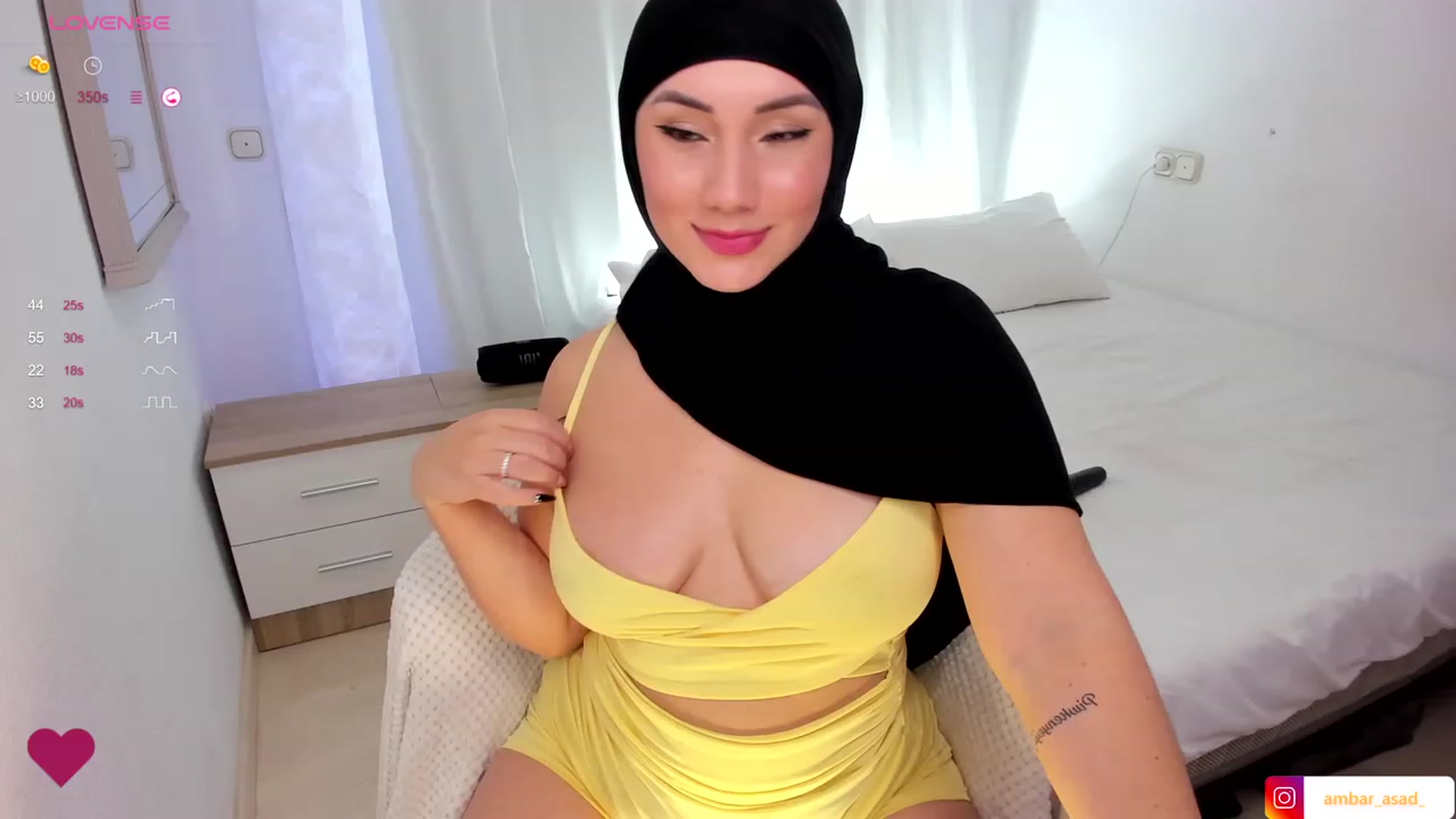 Gallery image thumbnail from ambarasad's myfreecams stream on, 12/07/2023, 19:45 image 10 of 20