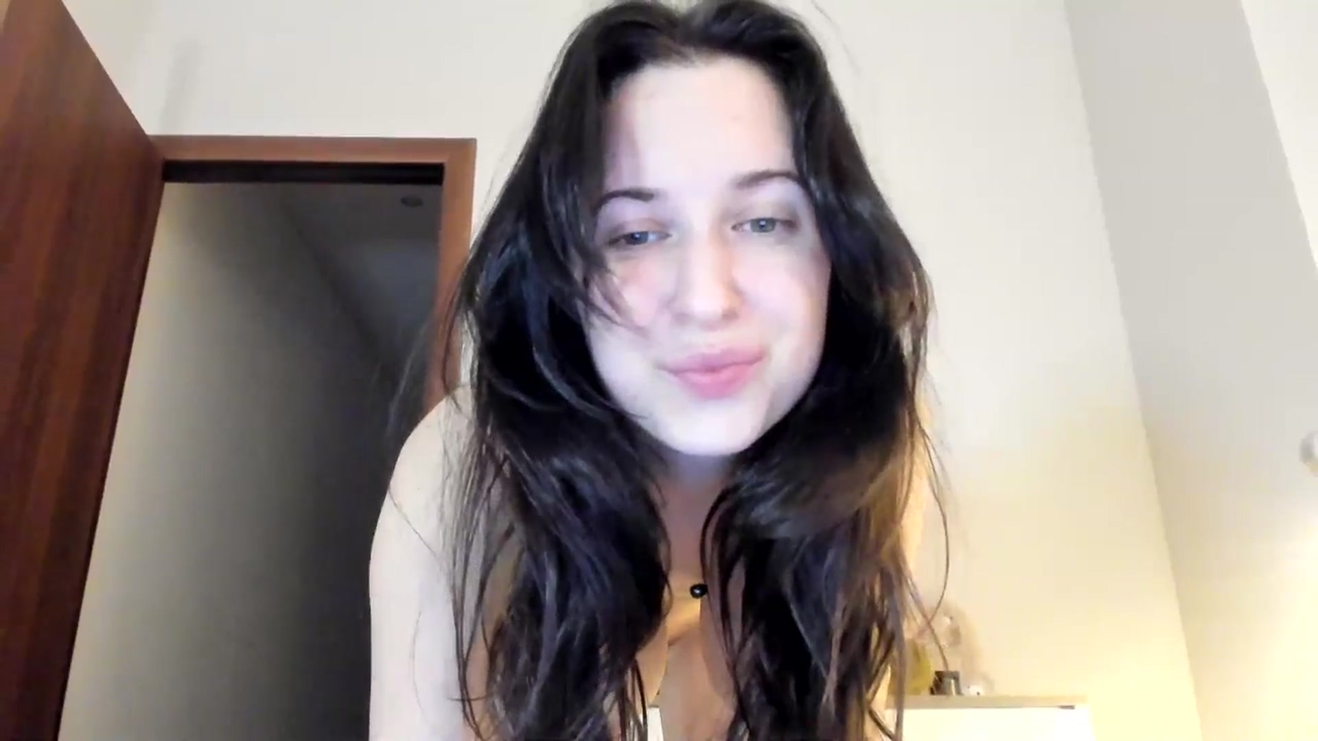 Gallery image thumbnail from amberbeloved's myfreecams stream on, 05/27/2025, 15:38 image 6 of 20