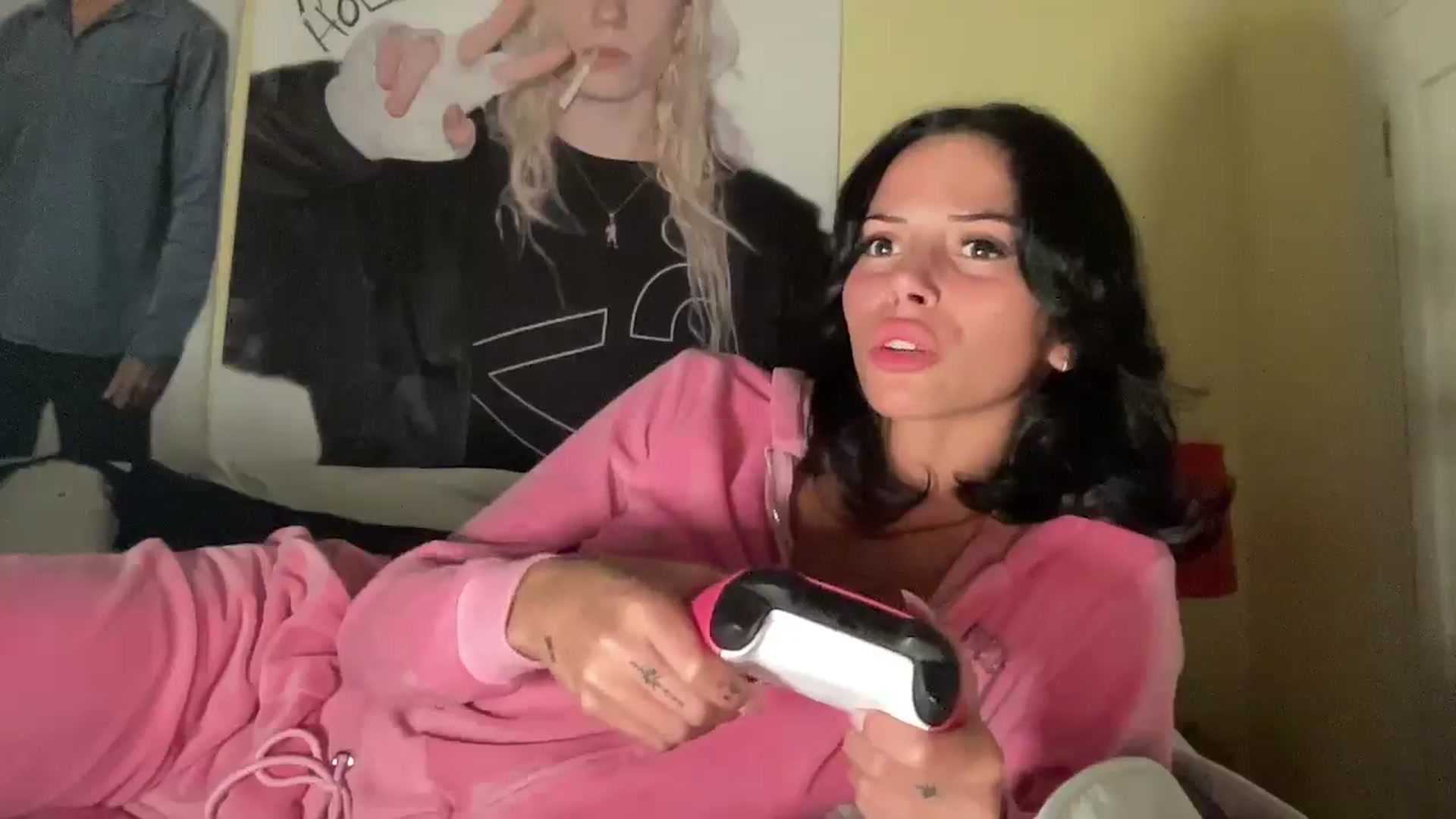 Gallery image thumbnail from amberrrr's myfreecams stream on, 11/26/2025, 03:09 image 6 of 20