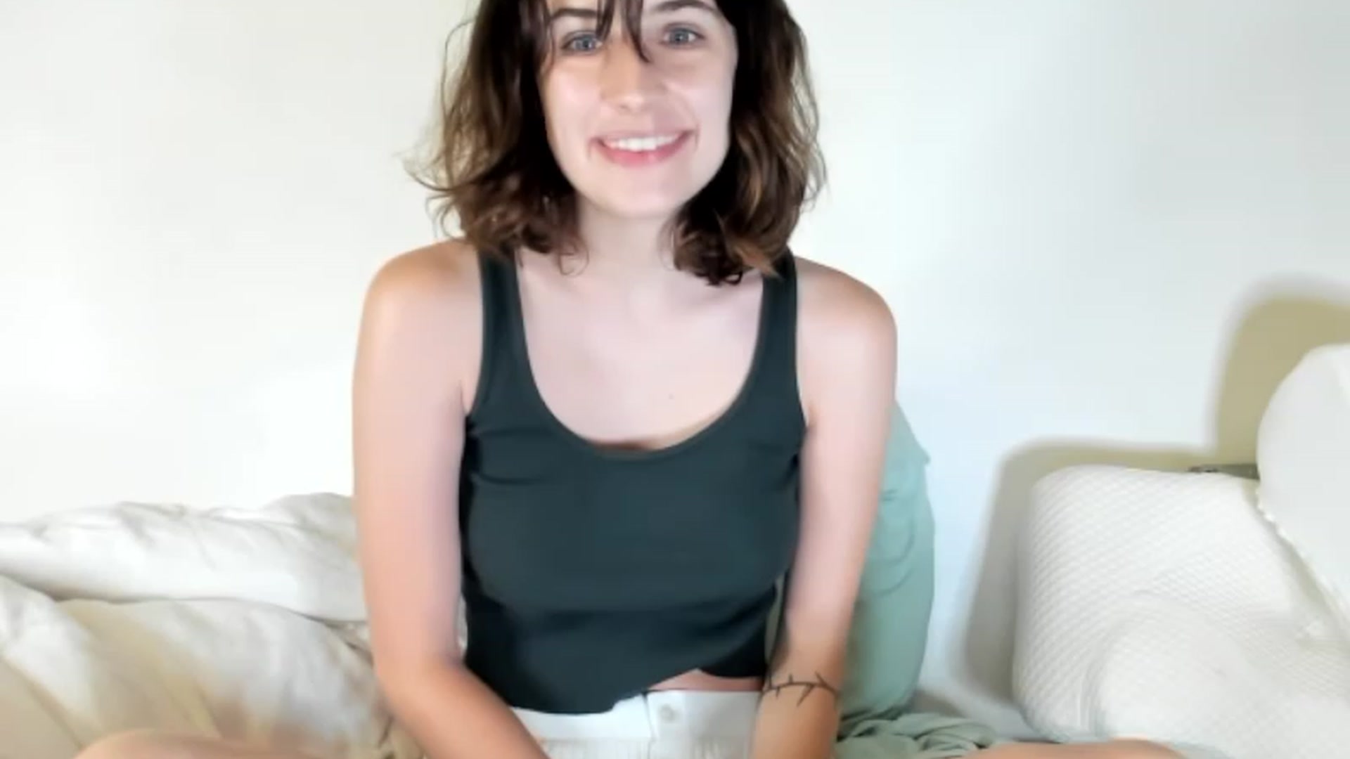 Gallery image thumbnail from americanwhore's myfreecams stream on, 08/18/2023, 03:15 image 10 of 20