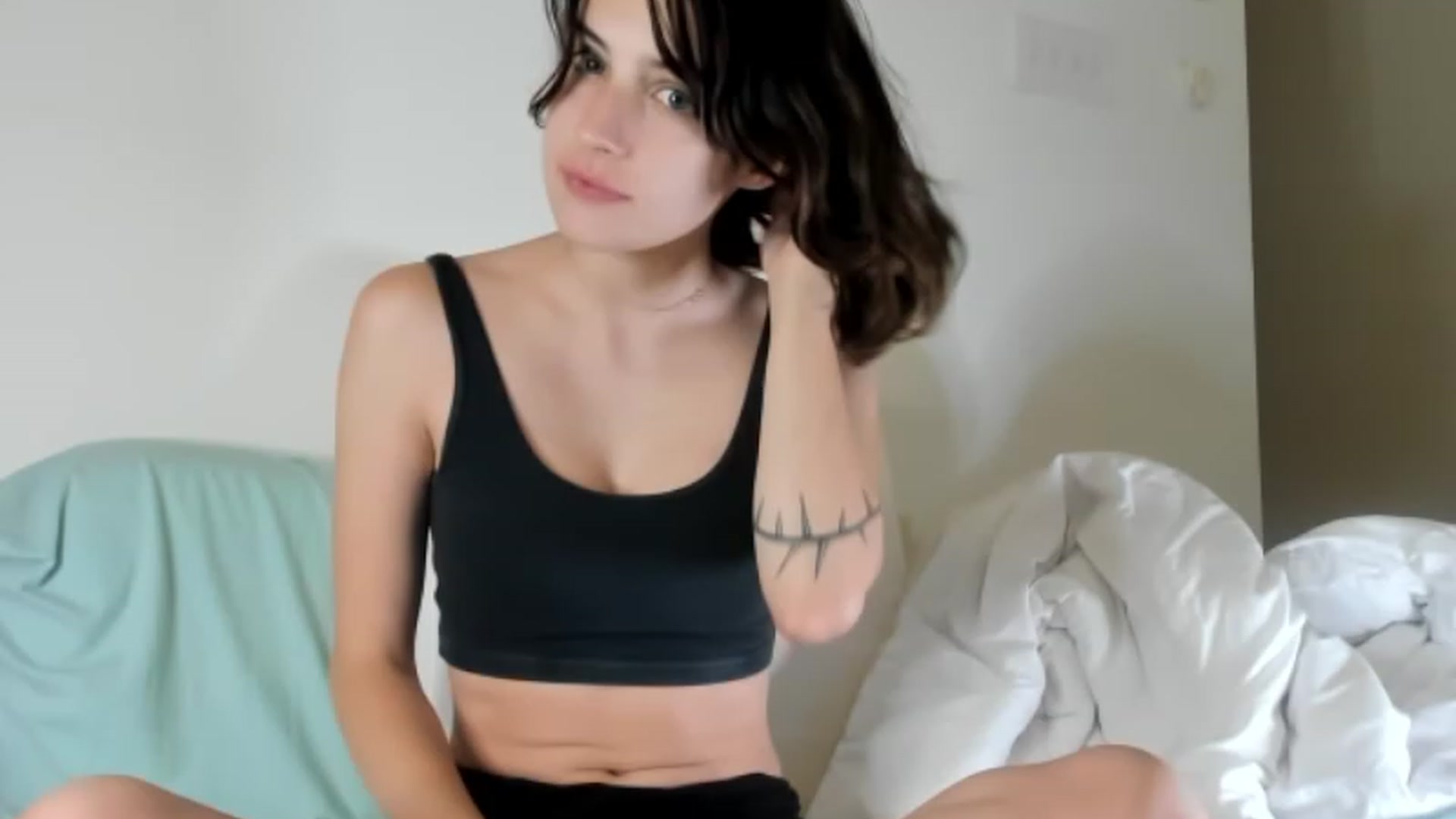 Gallery image thumbnail from americanwhore's myfreecams stream on, 08/20/2023, 24:11 image 1 of 20