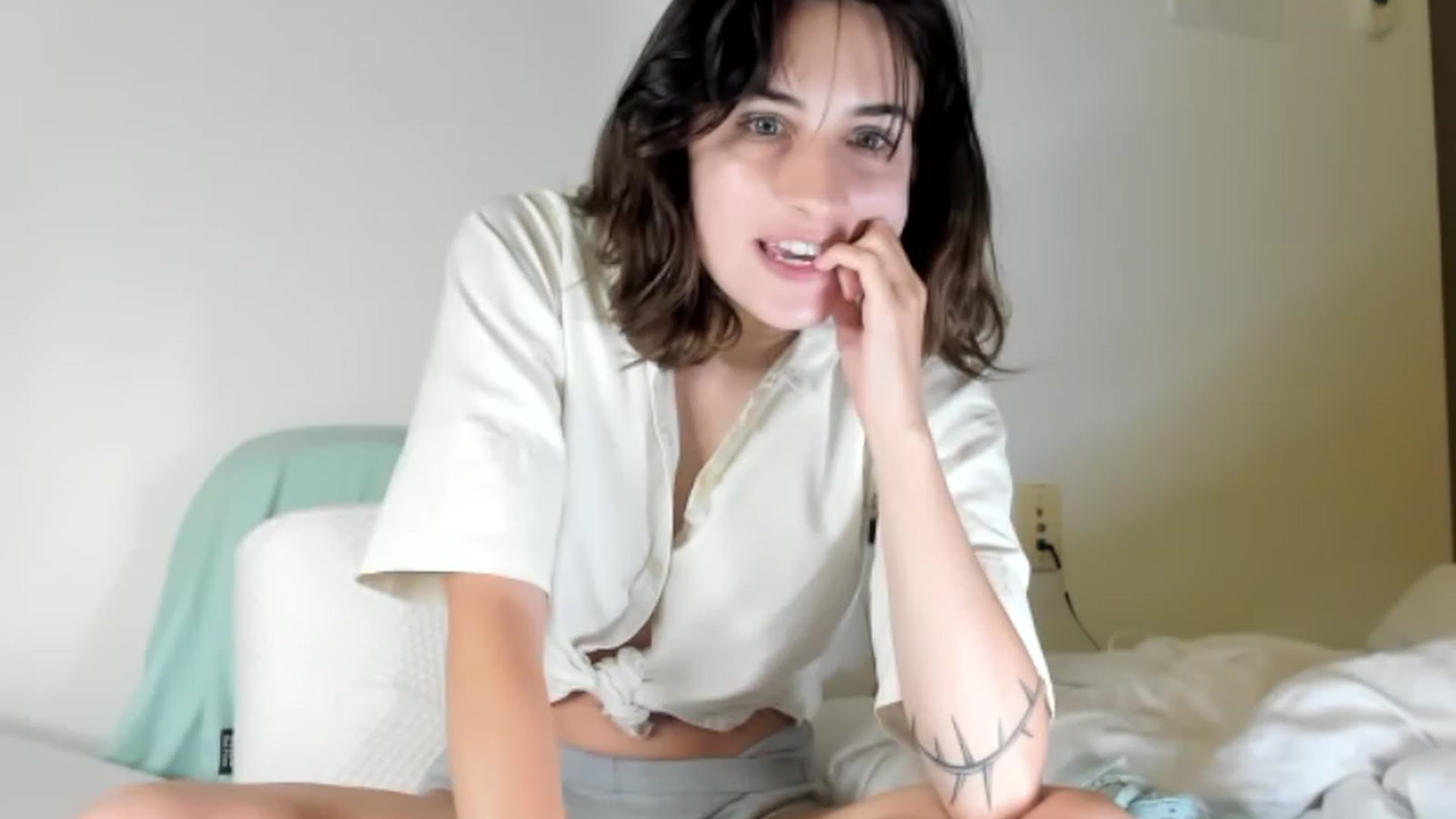 Gallery image thumbnail from americanwhore's myfreecams stream on, 08/21/2023, 01:16 image 13 of 20
