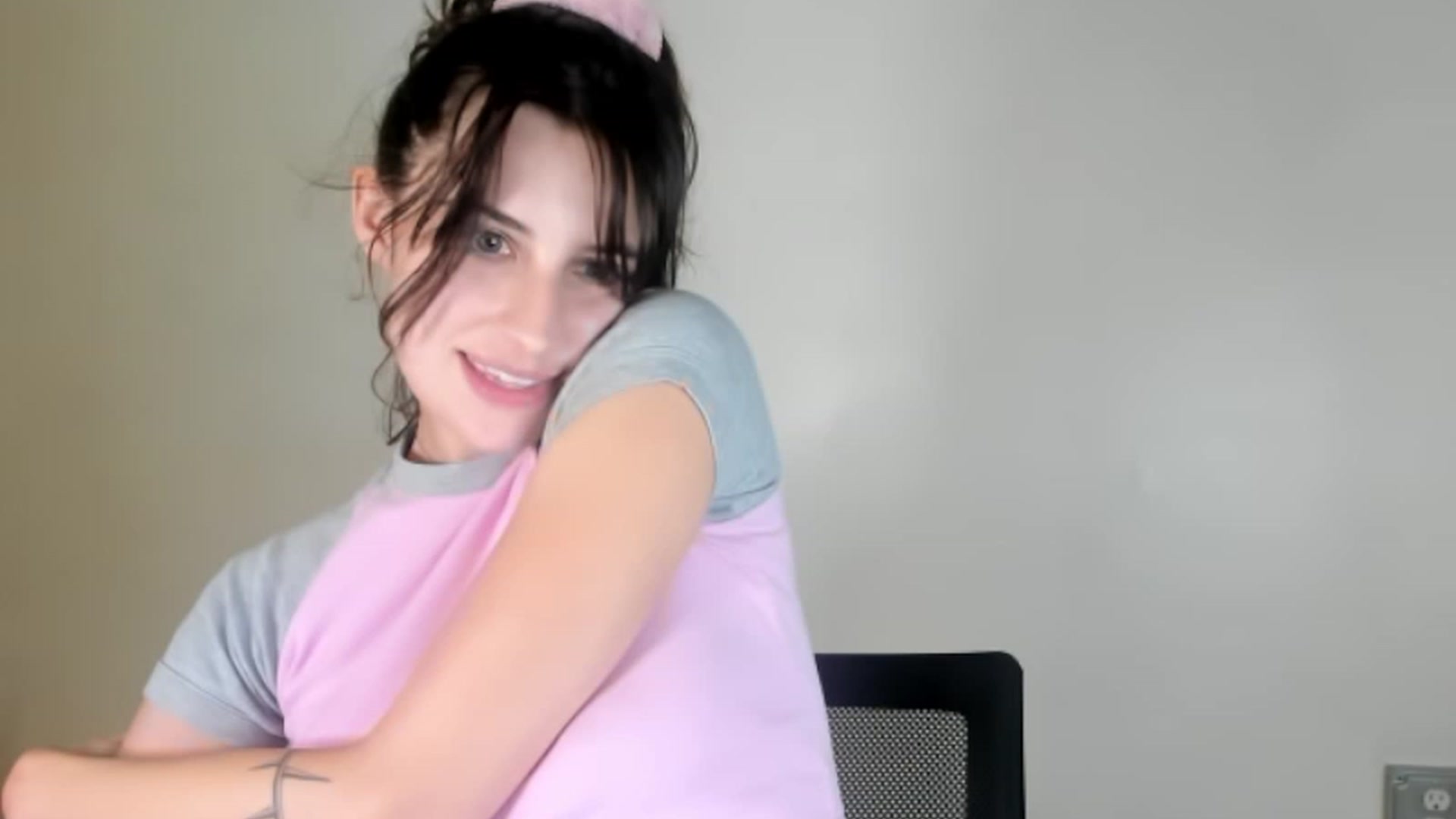 Gallery image thumbnail from americanwhore's myfreecams stream on, 08/25/2023, 02:43 image 11 of 20