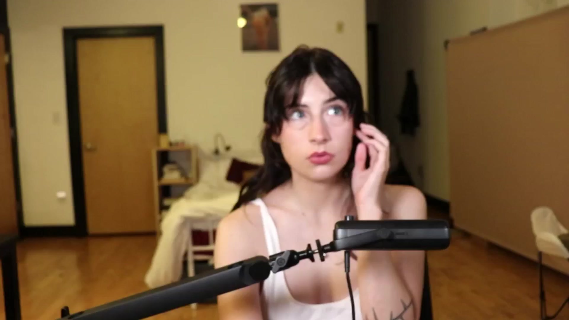 Gallery image thumbnail from americanwhore's myfreecams stream on, 05/31/2024, 03:34 image 1 of 20
