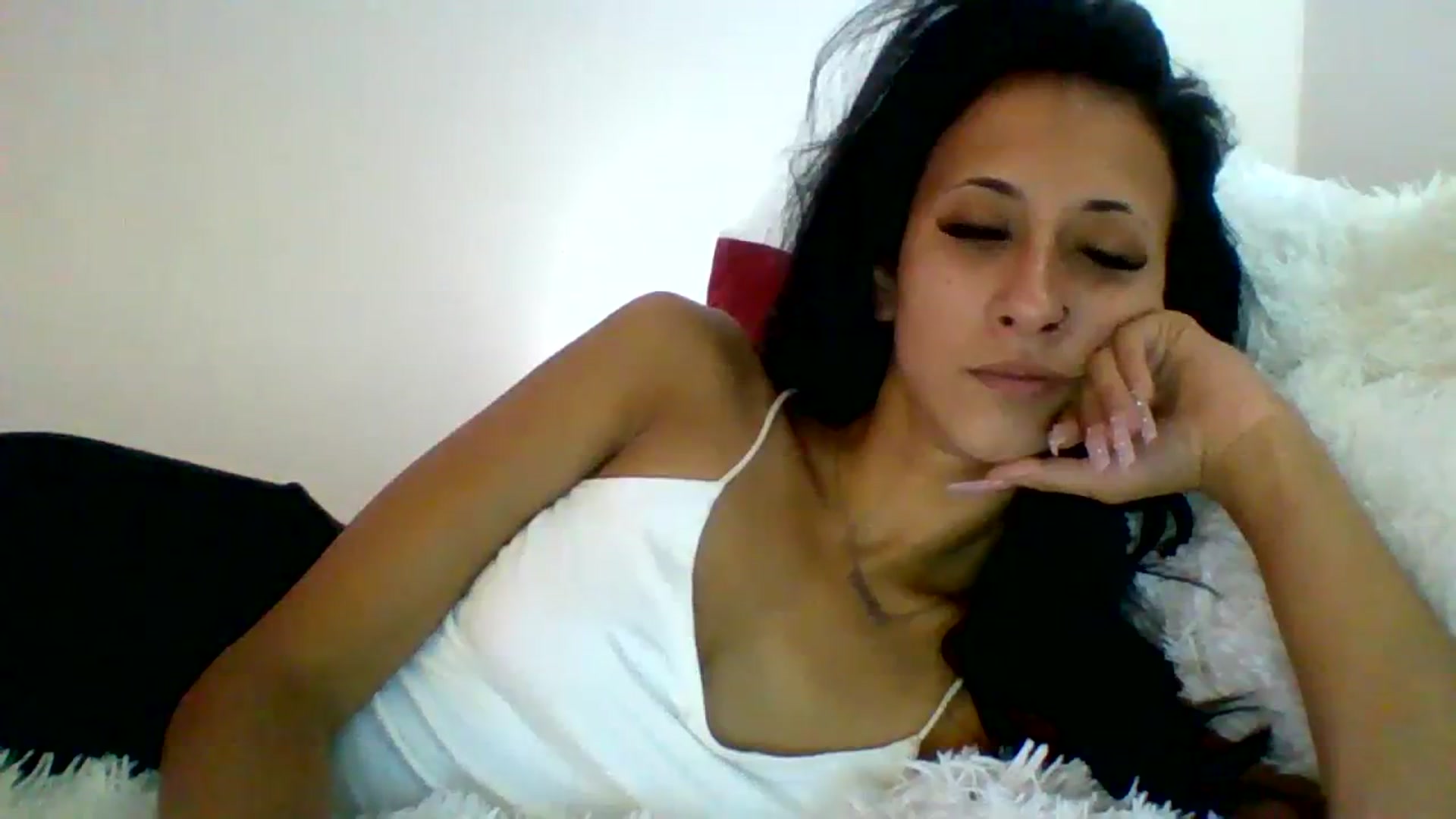 Gallery image thumbnail from amoredior420's myfreecams stream on, 08/17/2023, 17:29 image 12 of 20