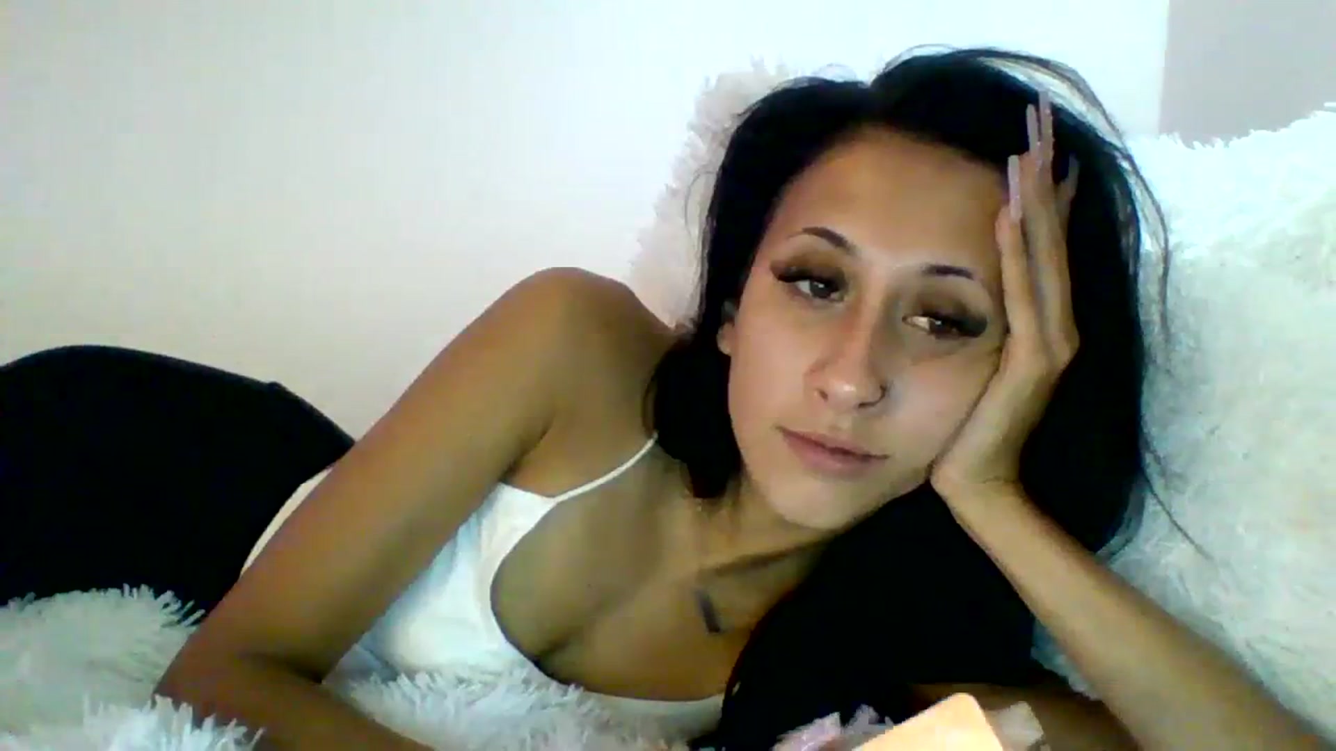 Gallery image thumbnail from amoredior420's myfreecams stream on, 08/17/2023, 17:29 image 19 of 20