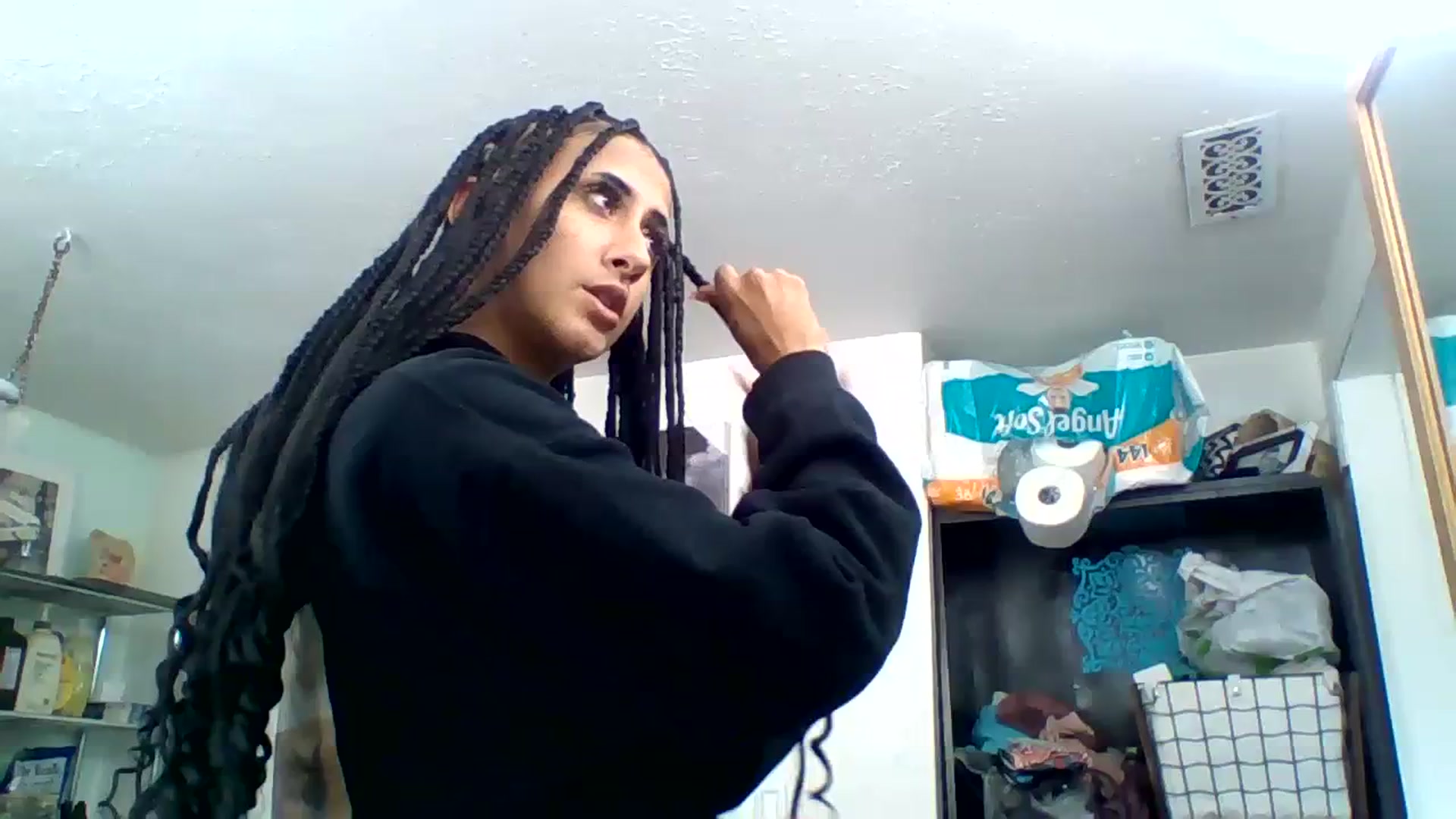 Gallery image thumbnail from amoredior420's myfreecams stream on, 08/21/2023, 18:49 image 10 of 20