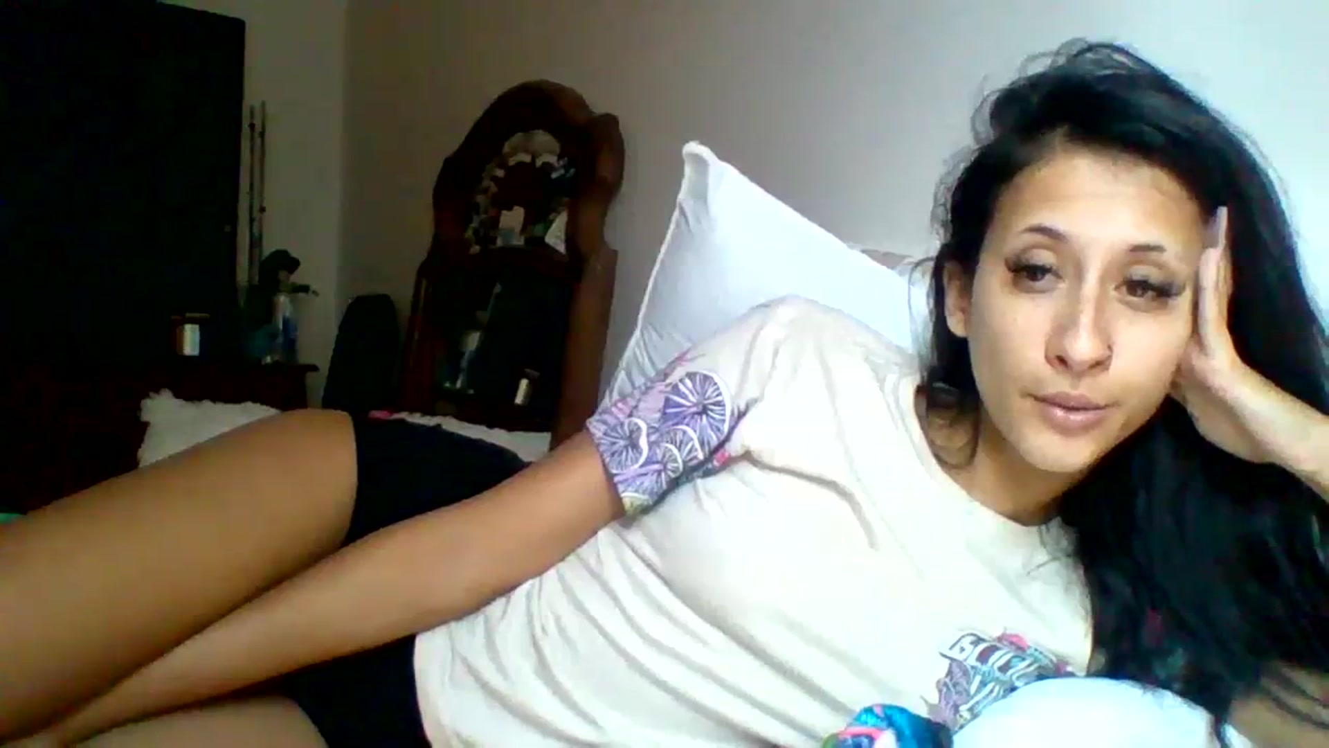 Gallery image thumbnail from amoredior420's myfreecams stream on, 09/06/2023, 18:22 image 18 of 20