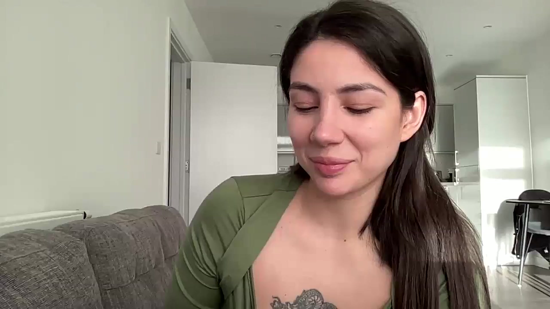 Gallery image thumbnail from anacardi's myfreecams stream on, 03/29/2024, 17:22 image 14 of 20