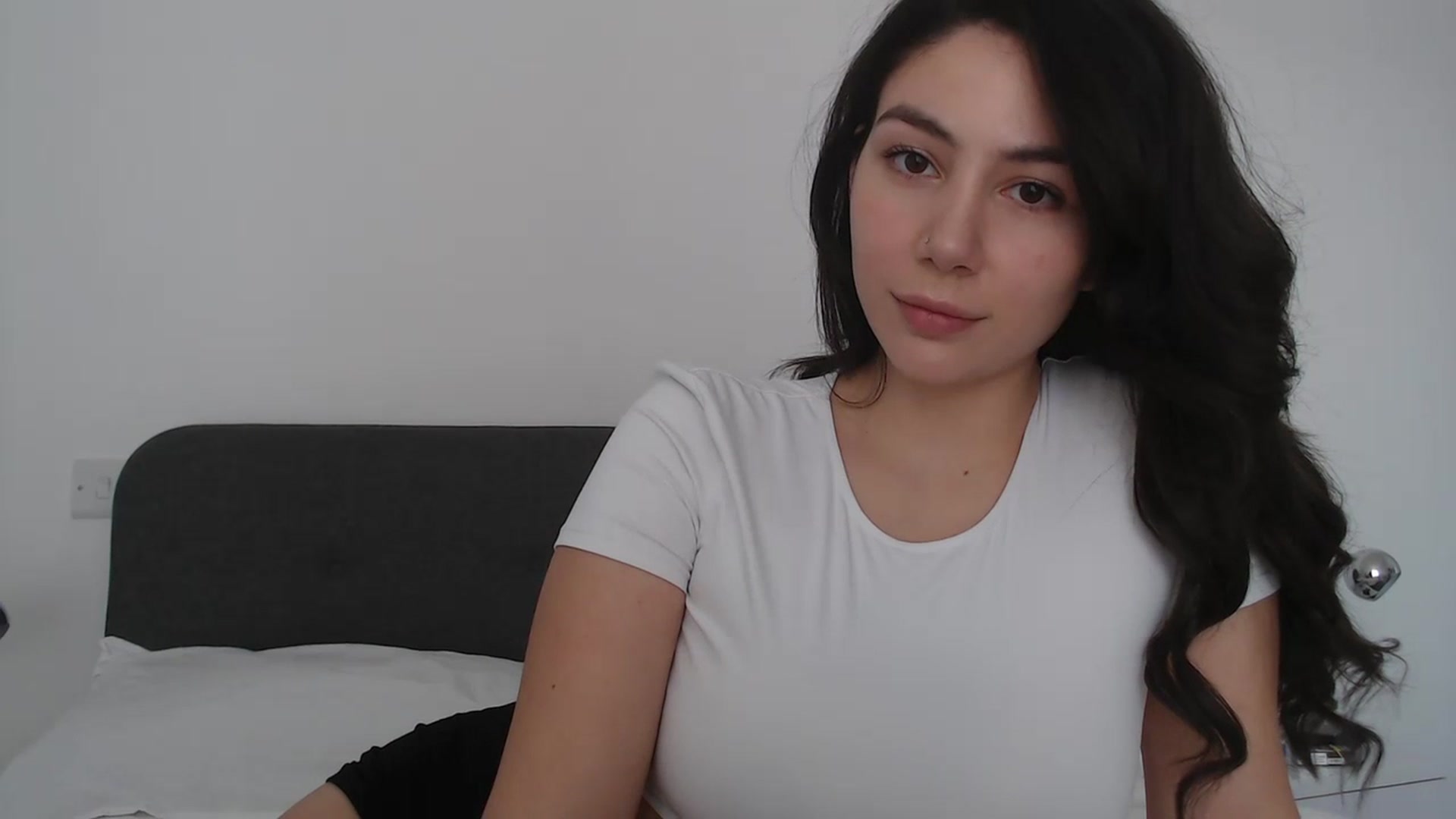 Gallery image thumbnail from anacardi's myfreecams stream on, 04/01/2024, 15:41 image 10 of 20