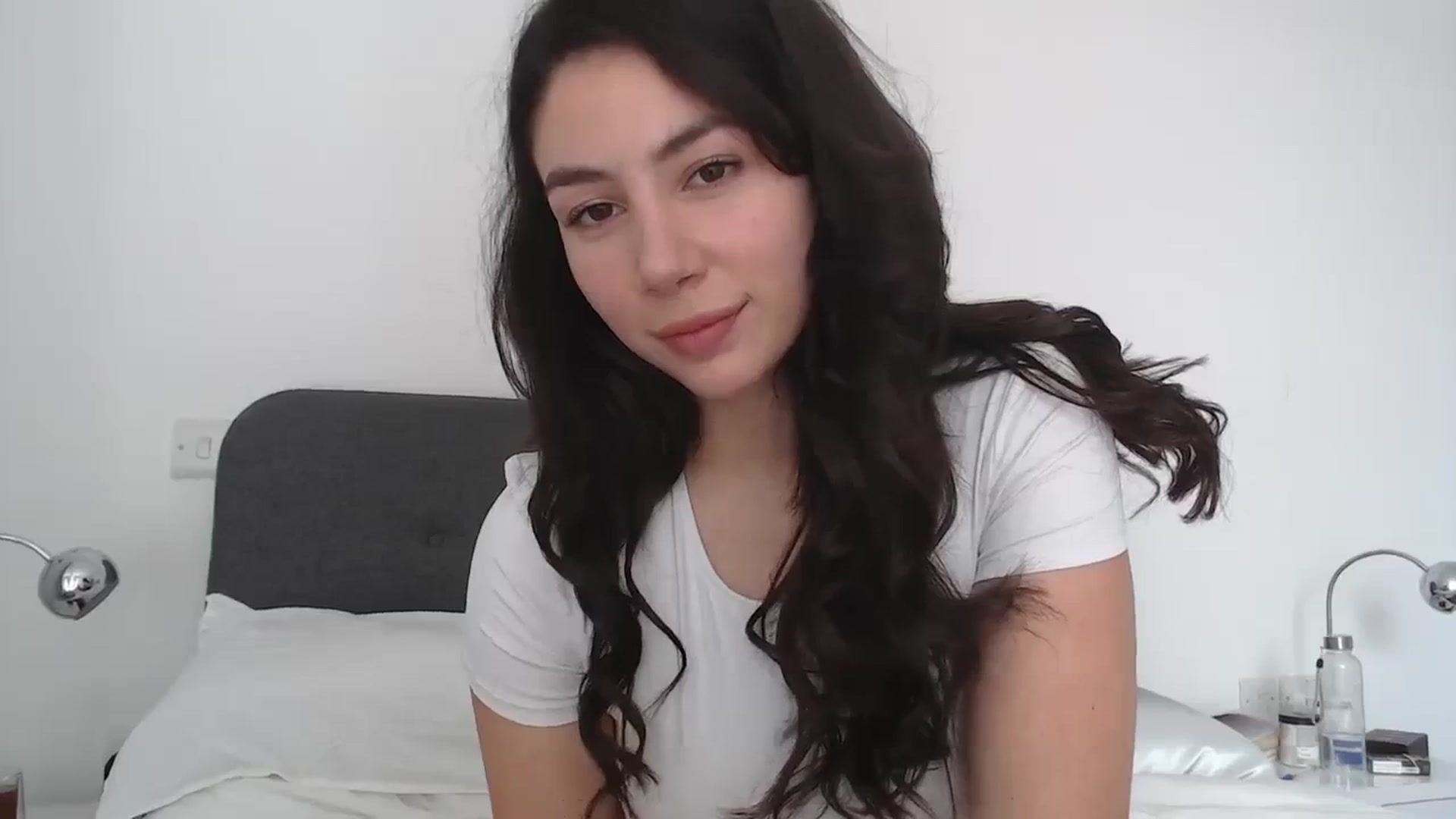 Gallery image thumbnail from anacardi's myfreecams stream on, 04/01/2024, 15:41 image 7 of 20