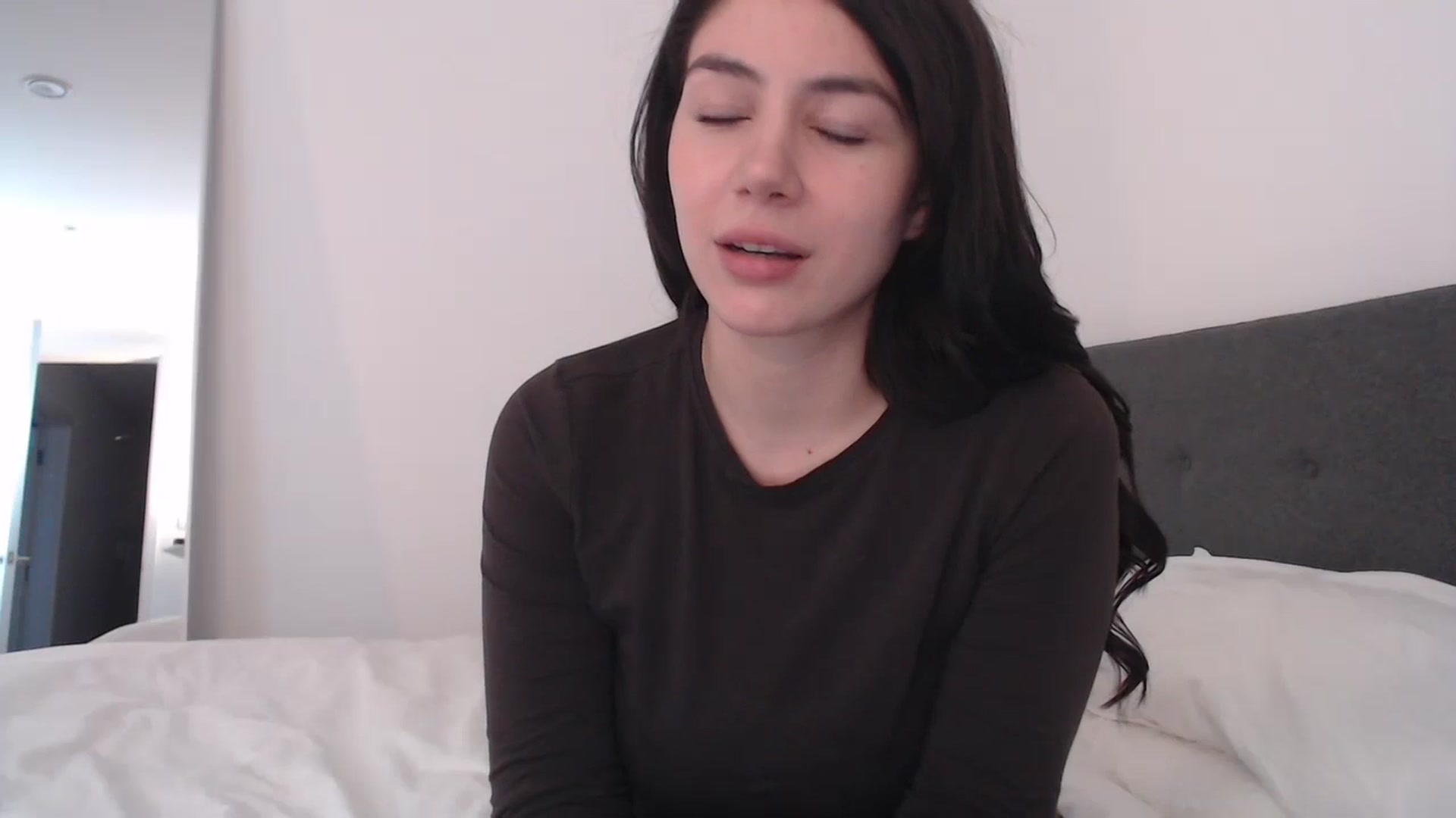Gallery image thumbnail from anacardi's myfreecams stream on, 04/02/2024, 18:32 image 5 of 20