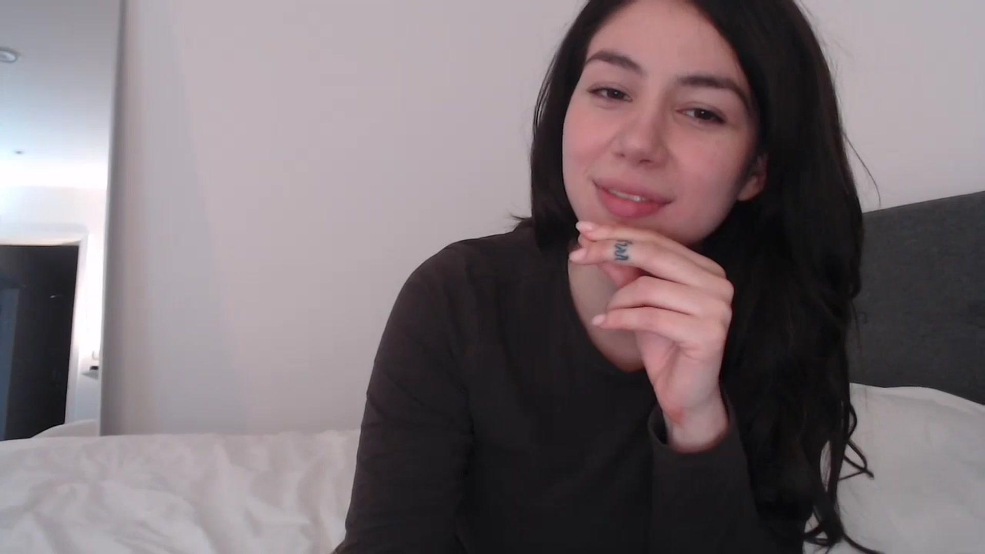 Gallery image thumbnail from anacardi's myfreecams stream on, 04/02/2024, 18:32 image 6 of 20
