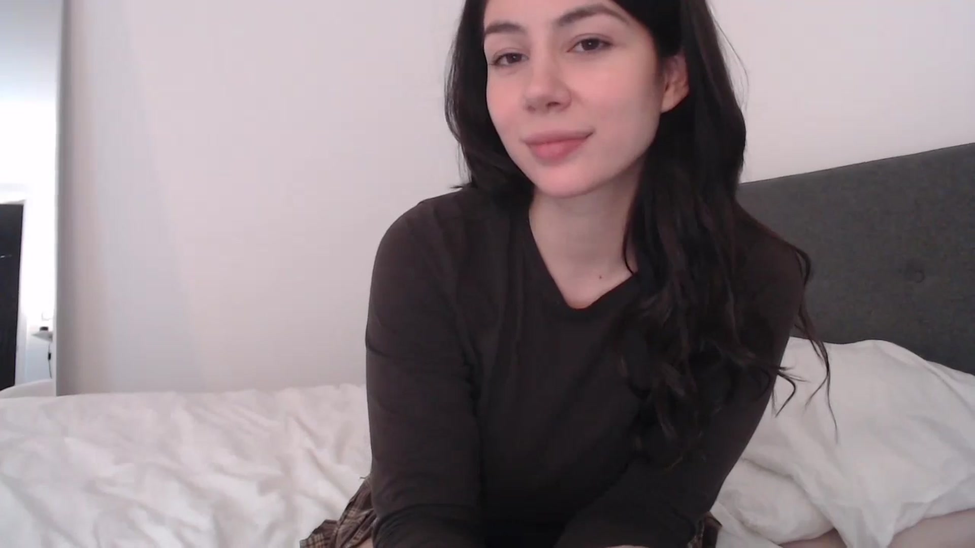 Gallery image thumbnail from anacardi's myfreecams stream on, 04/02/2024, 18:32 image 13 of 20