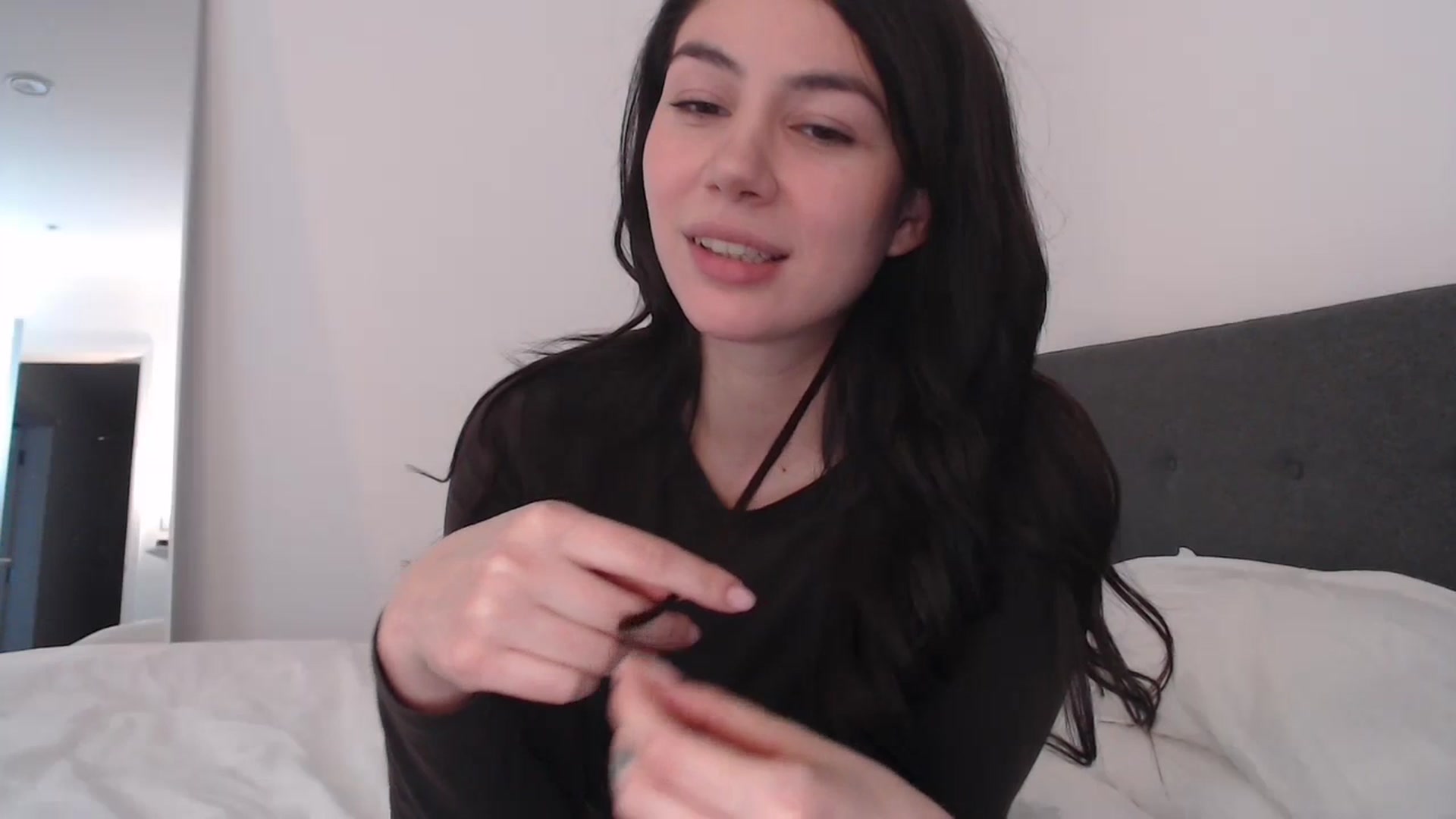 Gallery image thumbnail from anacardi's myfreecams stream on, 04/02/2024, 18:32 image 2 of 20
