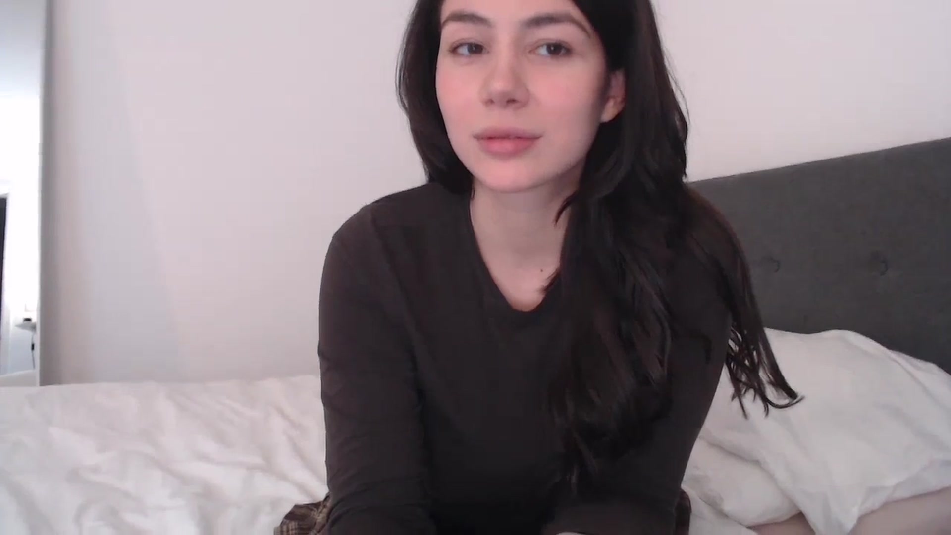 Gallery image thumbnail from anacardi's myfreecams stream on, 04/02/2024, 18:32 image 12 of 20