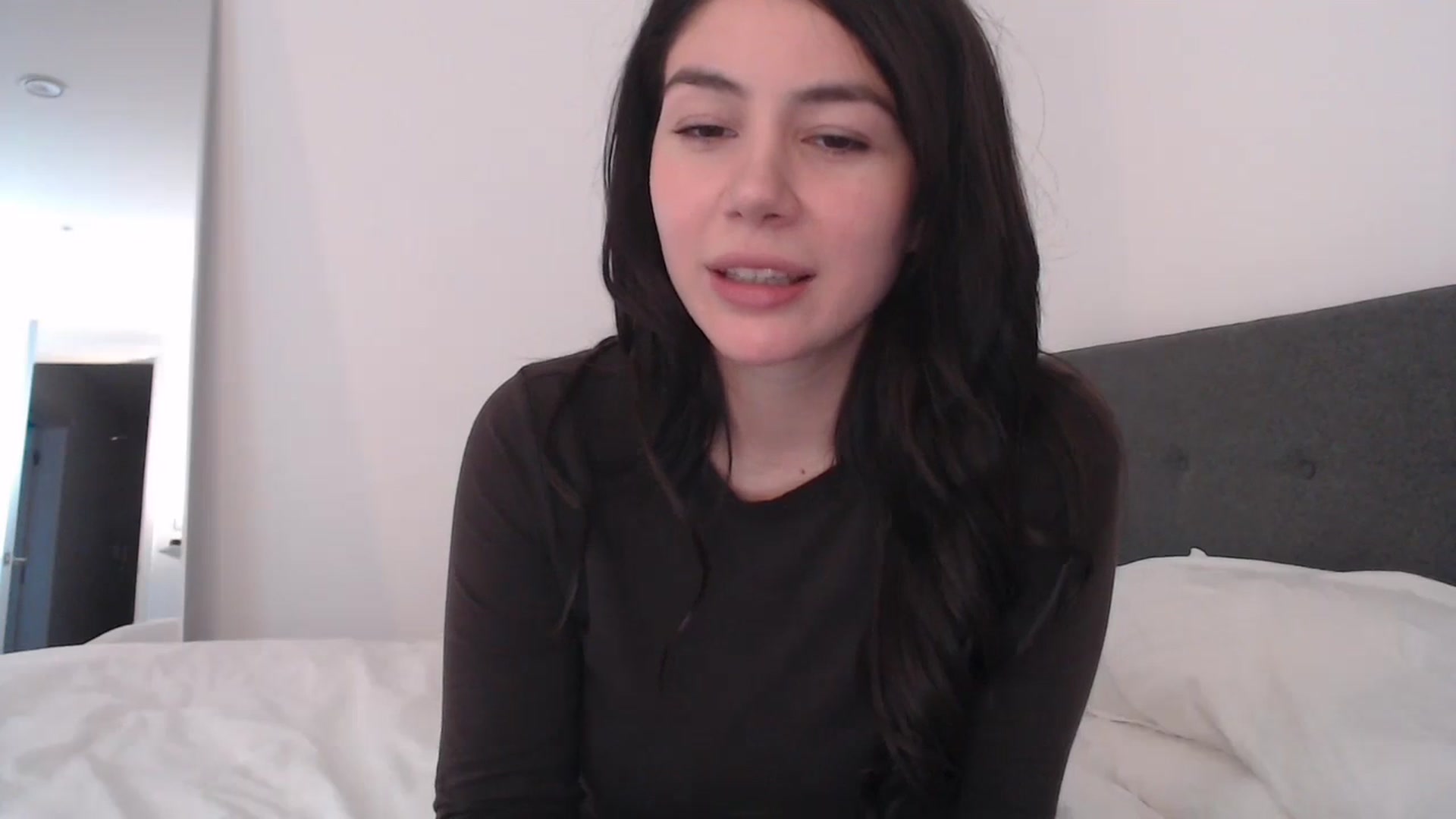 Gallery image thumbnail from anacardi's myfreecams stream on, 04/02/2024, 18:32 image 4 of 20