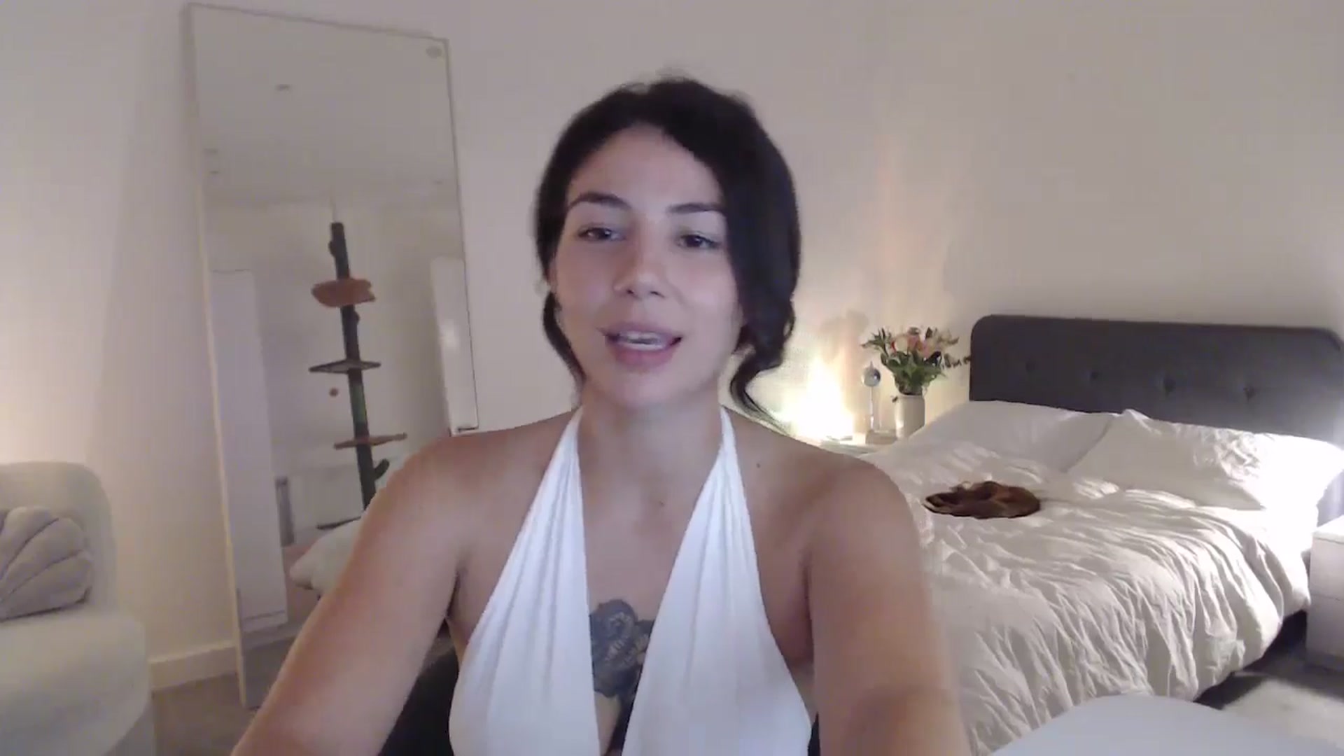 Gallery image thumbnail from anacardi's myfreecams stream on, 08/27/2024, 24:03 image 14 of 20