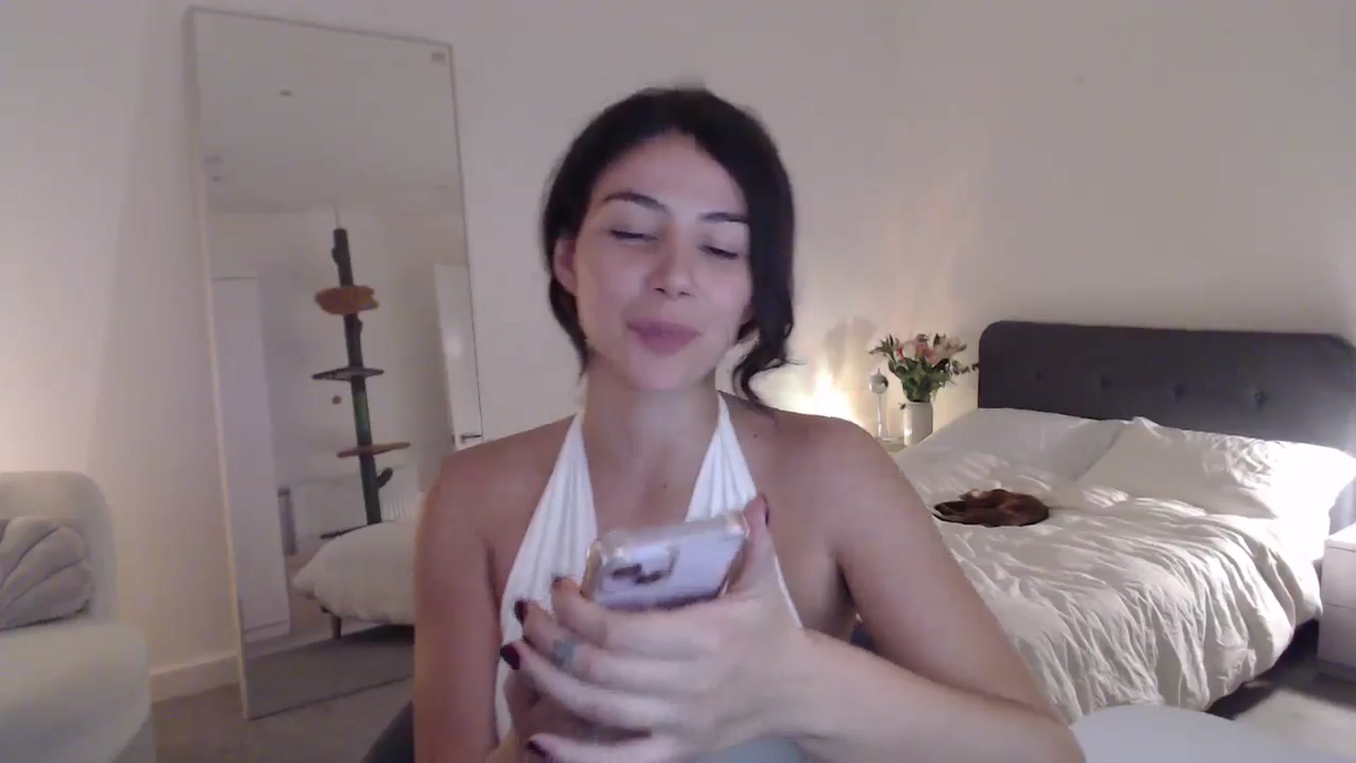 Gallery image thumbnail from anacardi's myfreecams stream on, 08/27/2024, 24:03 image 15 of 20