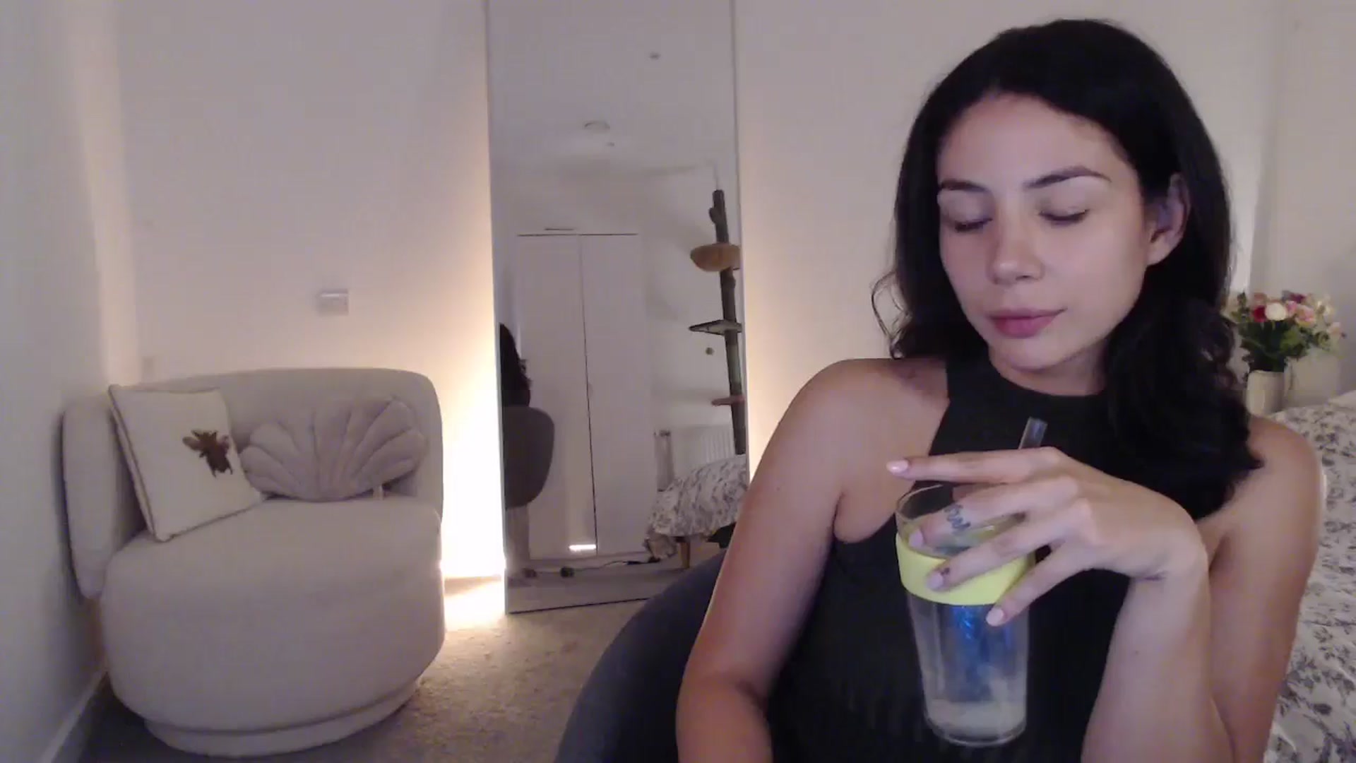 Gallery image thumbnail from anacardi's myfreecams stream on, 08/30/2024, 04:15 image 8 of 20