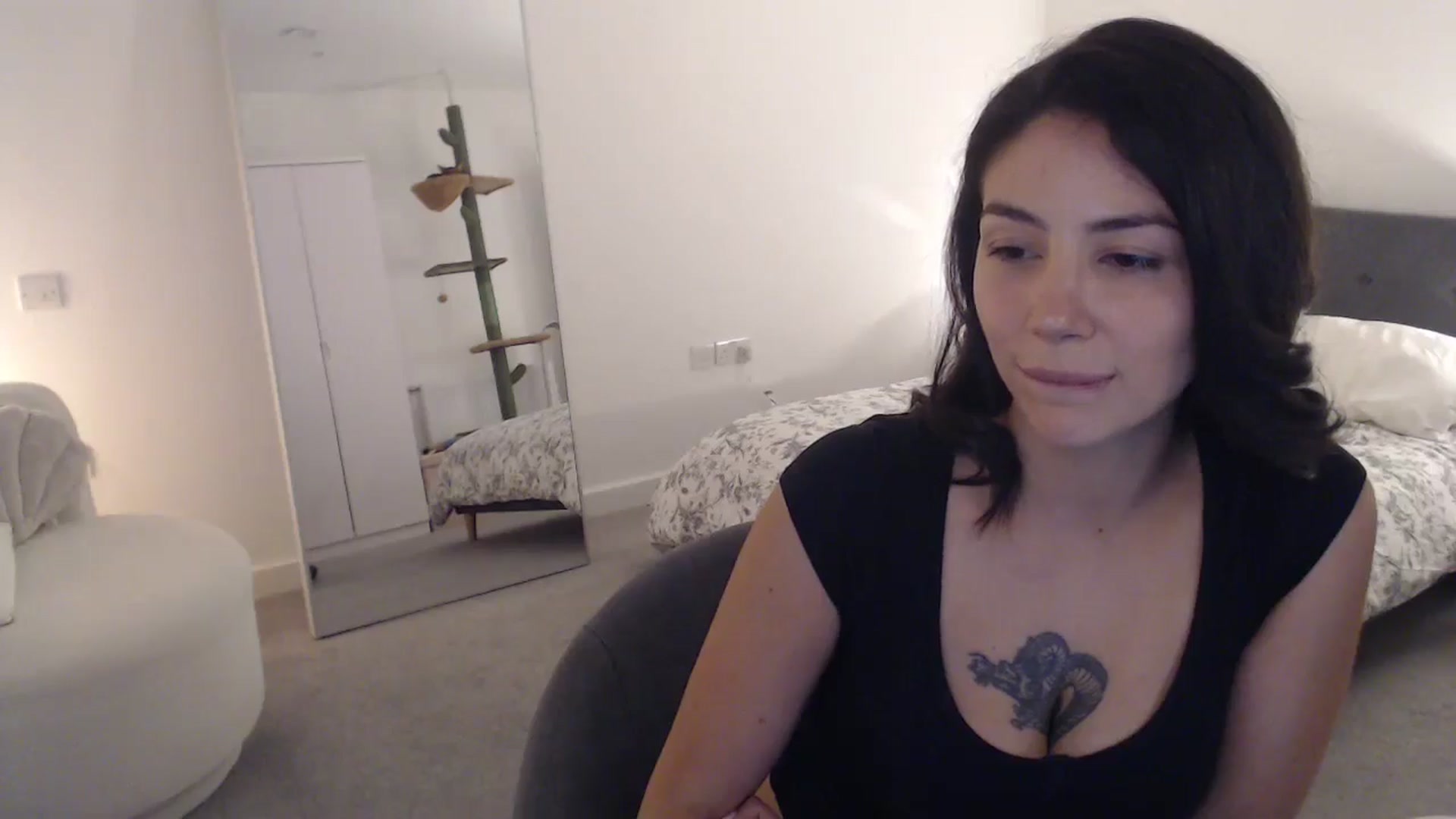 Gallery image thumbnail from anacardi's myfreecams stream on, 09/10/2024, 03:38 image 14 of 20