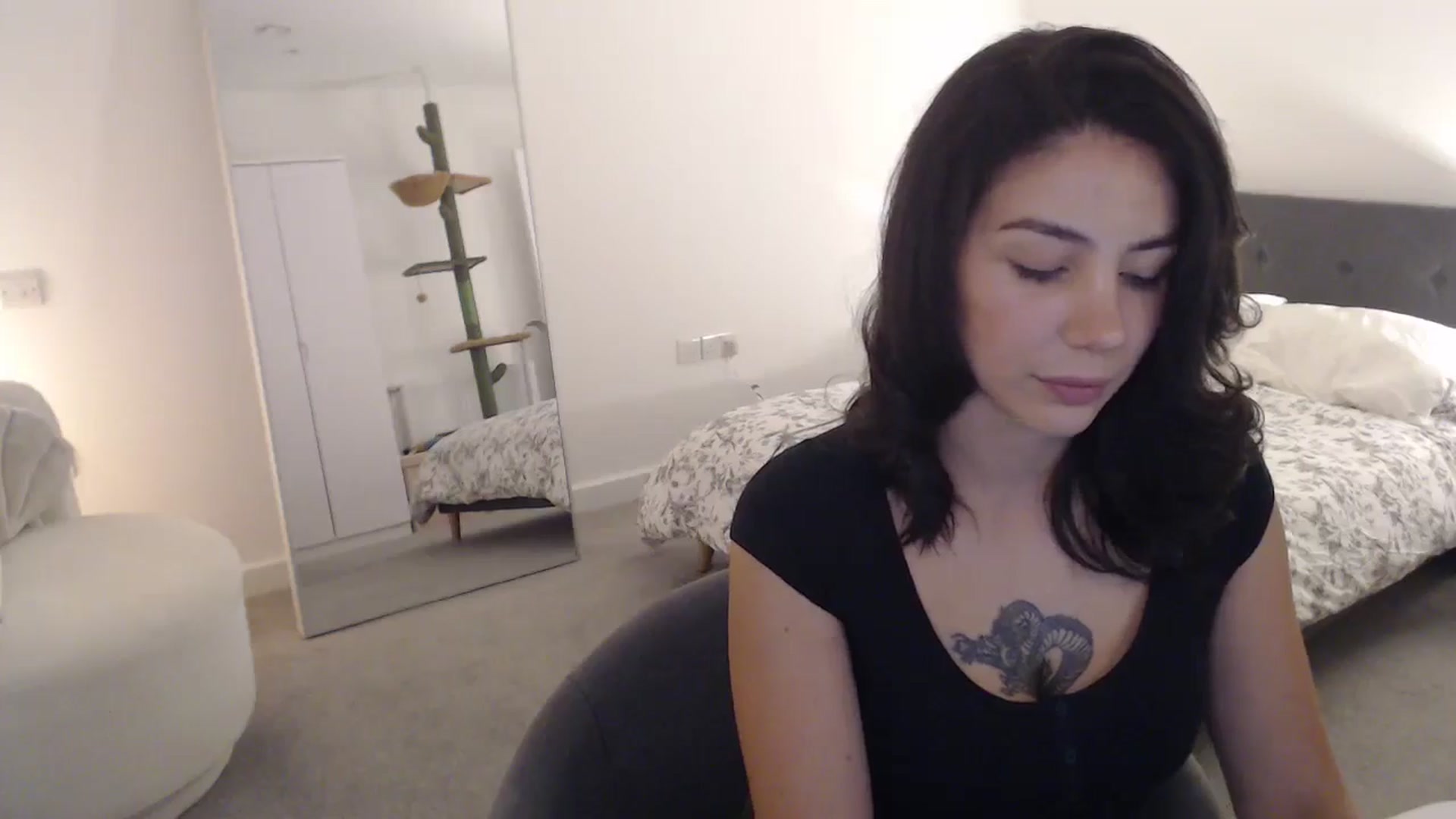 Gallery image thumbnail from anacardi's myfreecams stream on, 09/10/2024, 03:38 image 3 of 20