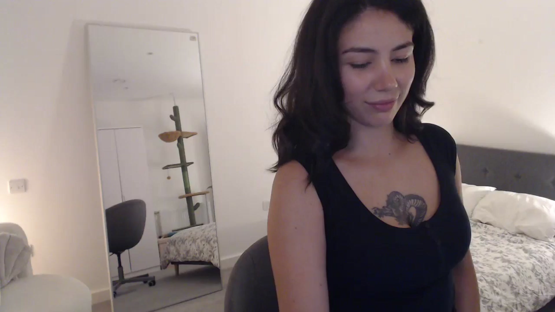 Gallery image thumbnail from anacardi's myfreecams stream on, 09/10/2024, 03:38 image 17 of 20