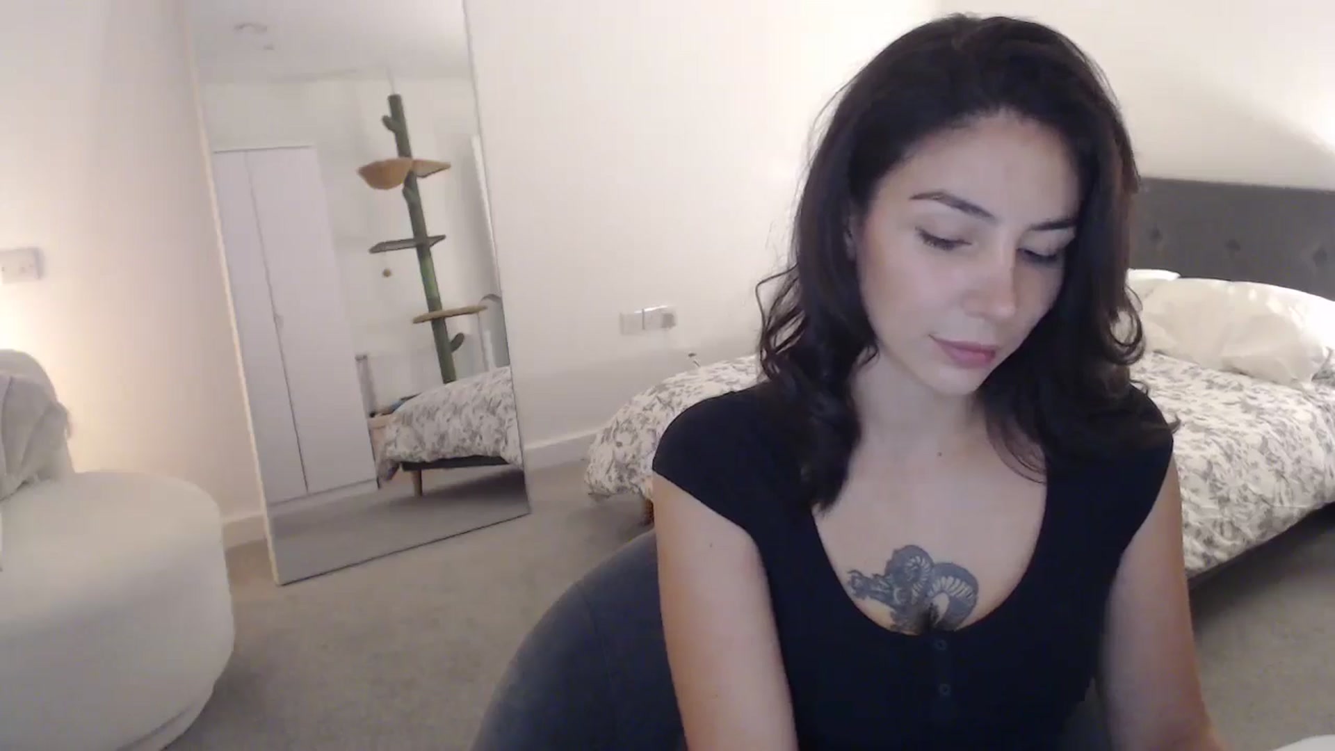 Gallery image thumbnail from anacardi's myfreecams stream on, 09/10/2024, 03:38 image 2 of 20