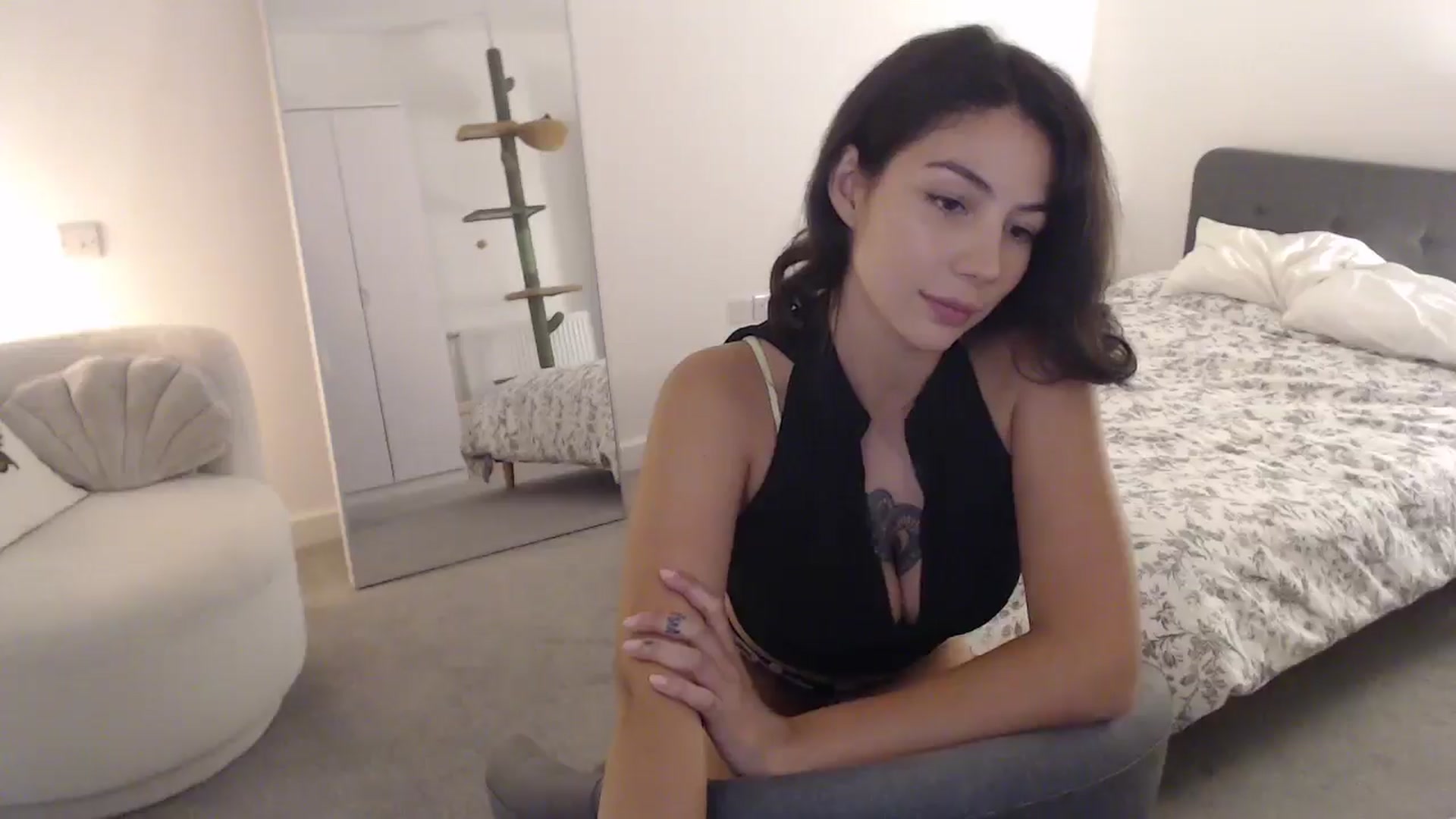 Gallery image thumbnail from anacardi's myfreecams stream on, 09/15/2024, 21:15 image 18 of 20