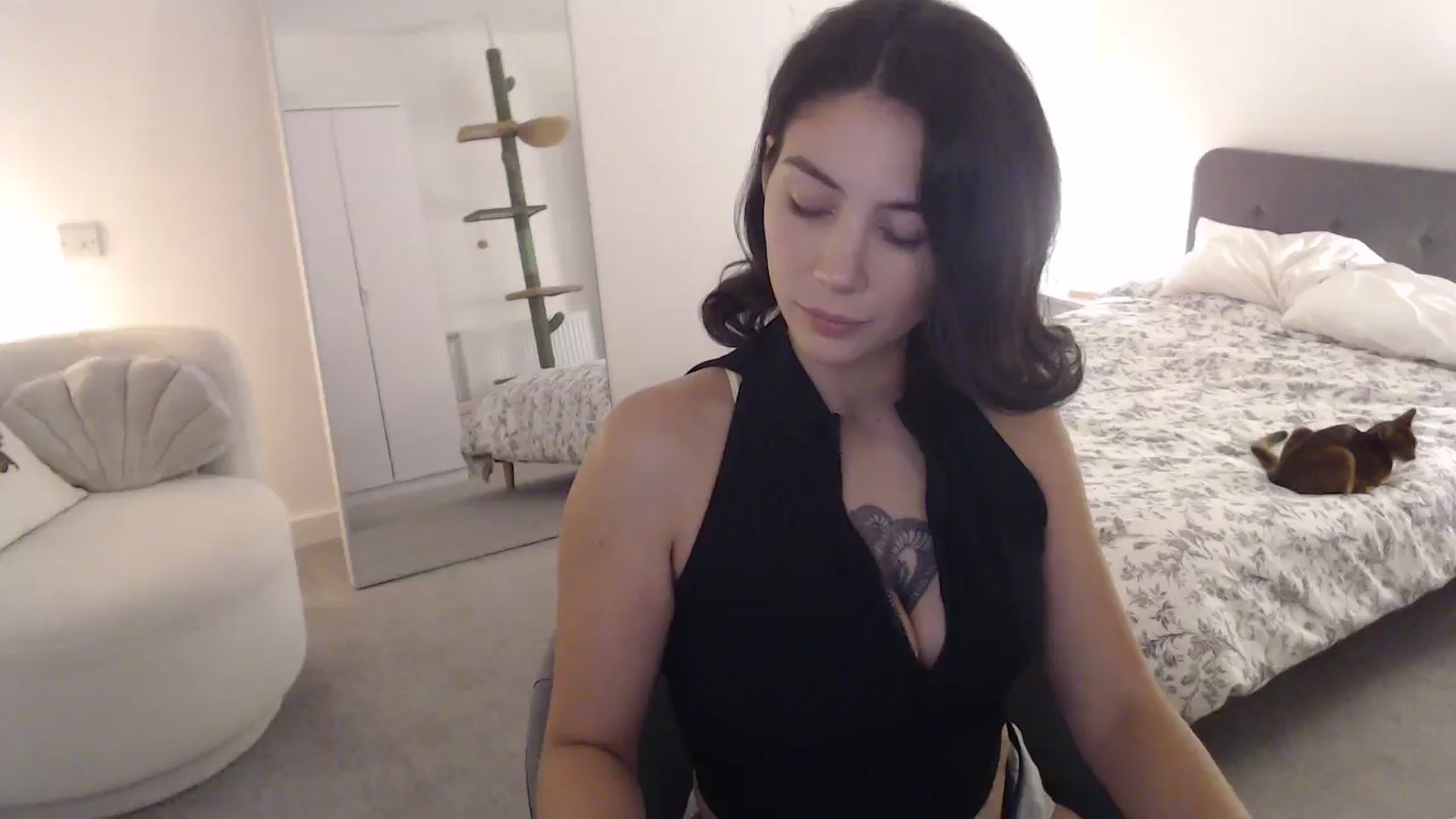 Gallery image thumbnail from anacardi's myfreecams stream on, 09/15/2024, 21:15 image 17 of 20