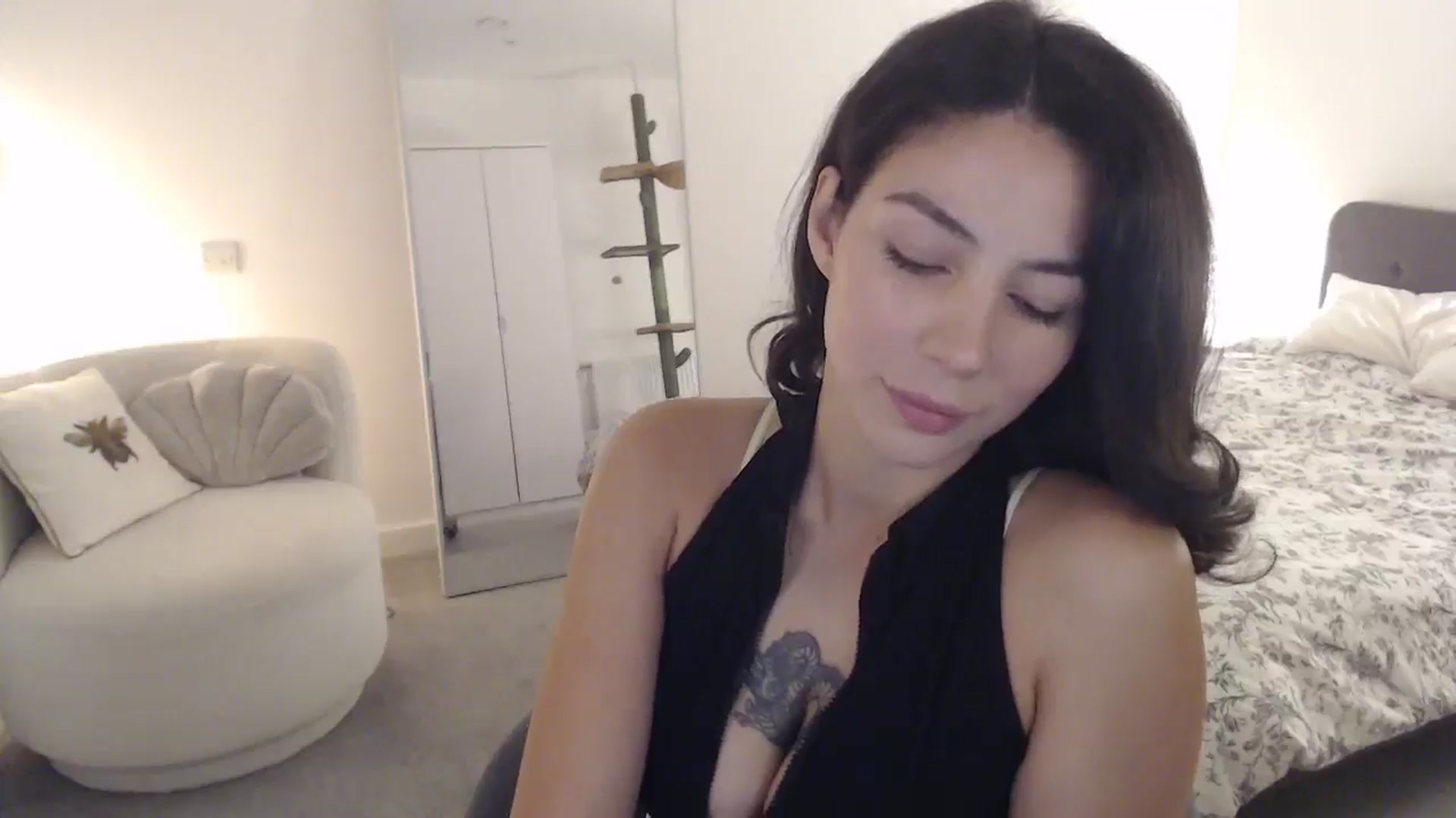 Gallery image thumbnail from anacardi's myfreecams stream on, 09/15/2024, 21:15 image 2 of 20
