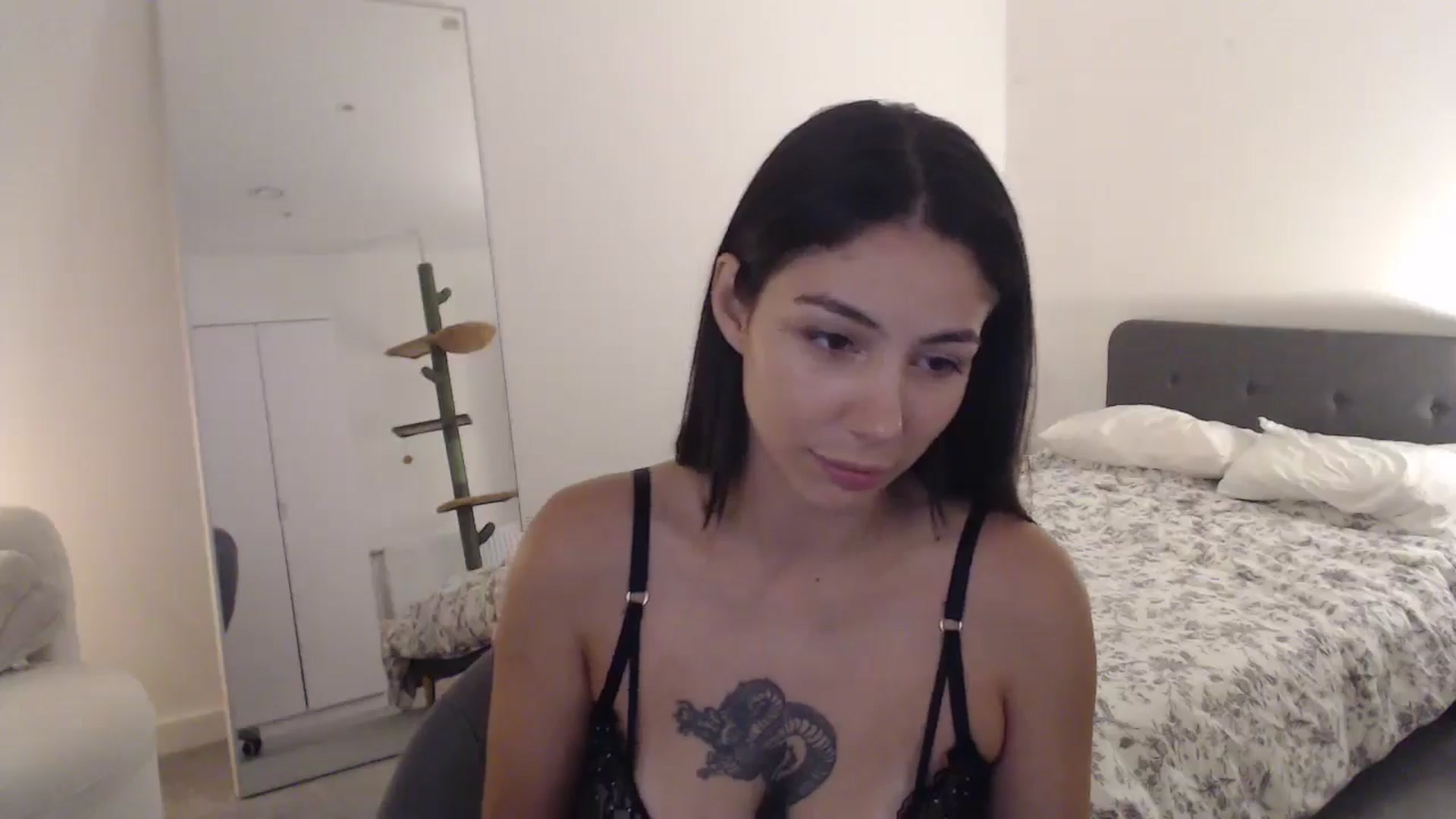 Gallery image thumbnail from anacardi's myfreecams stream on, 09/18/2024, 24:06 image 17 of 20