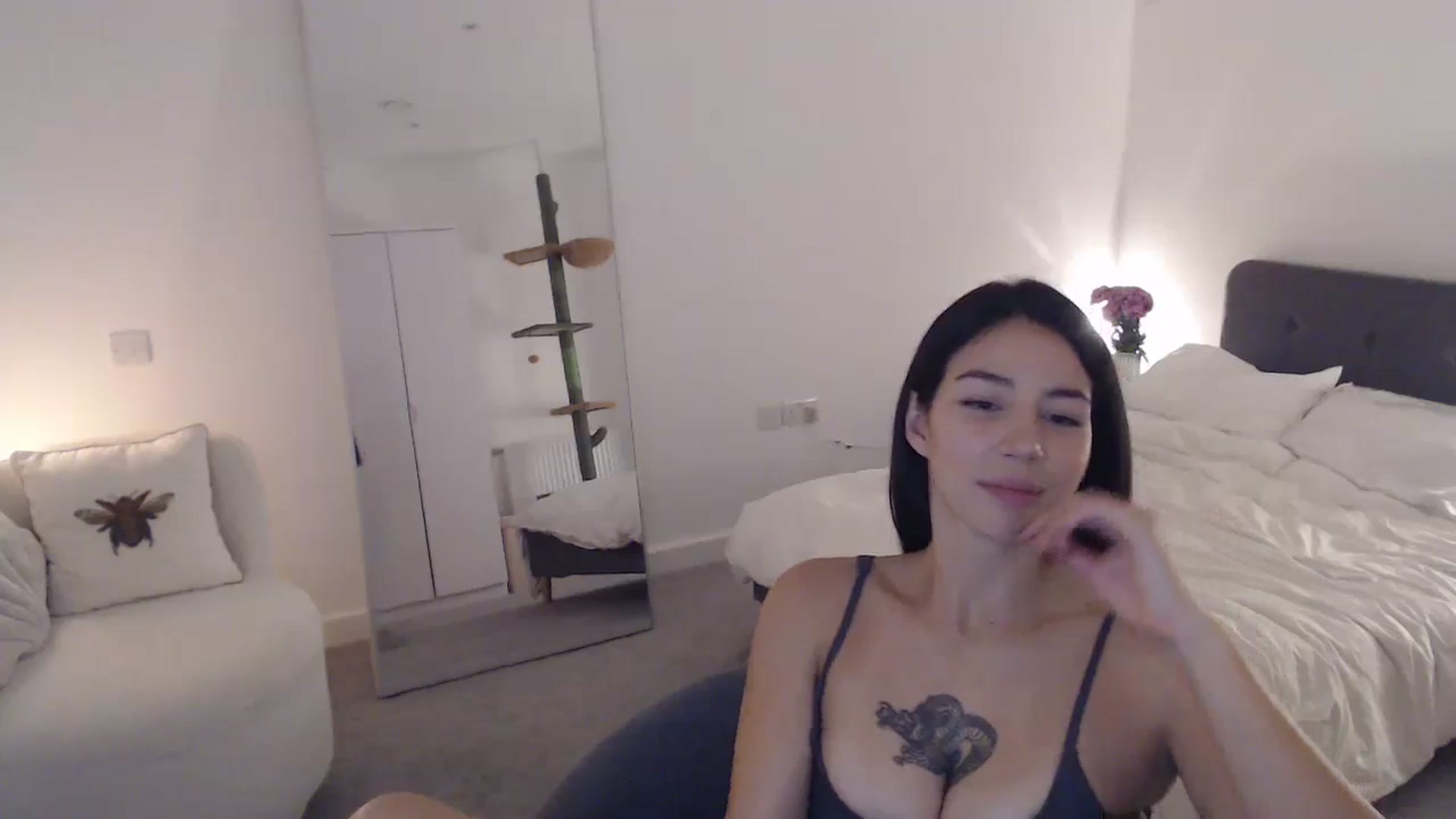 Gallery image thumbnail from anacardi's myfreecams stream on, 09/25/2024, 24:34 image 16 of 20