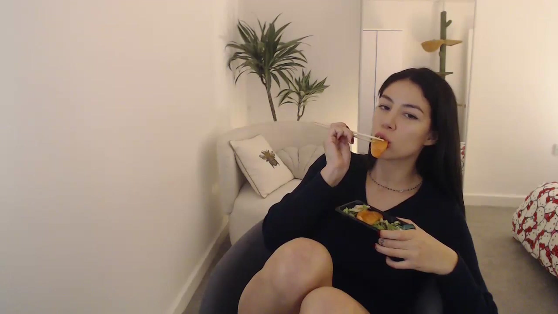 Gallery image thumbnail from anacardi's myfreecams stream on, 10/03/2024, 22:09 image 5 of 20