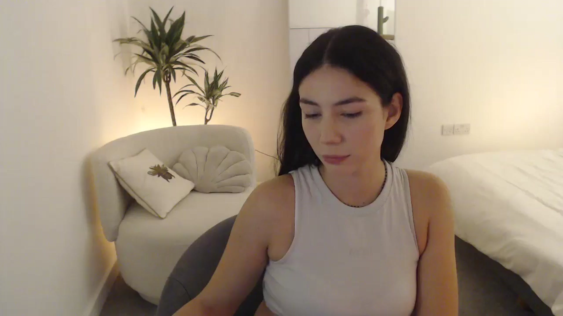 Gallery image thumbnail from anacardi's myfreecams stream on, 10/18/2024, 23:21 image 2 of 20